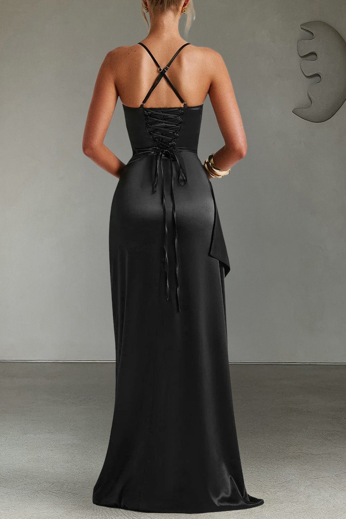 Minimalist Dress Inspired by Contemporary Streetwear Fashion 11