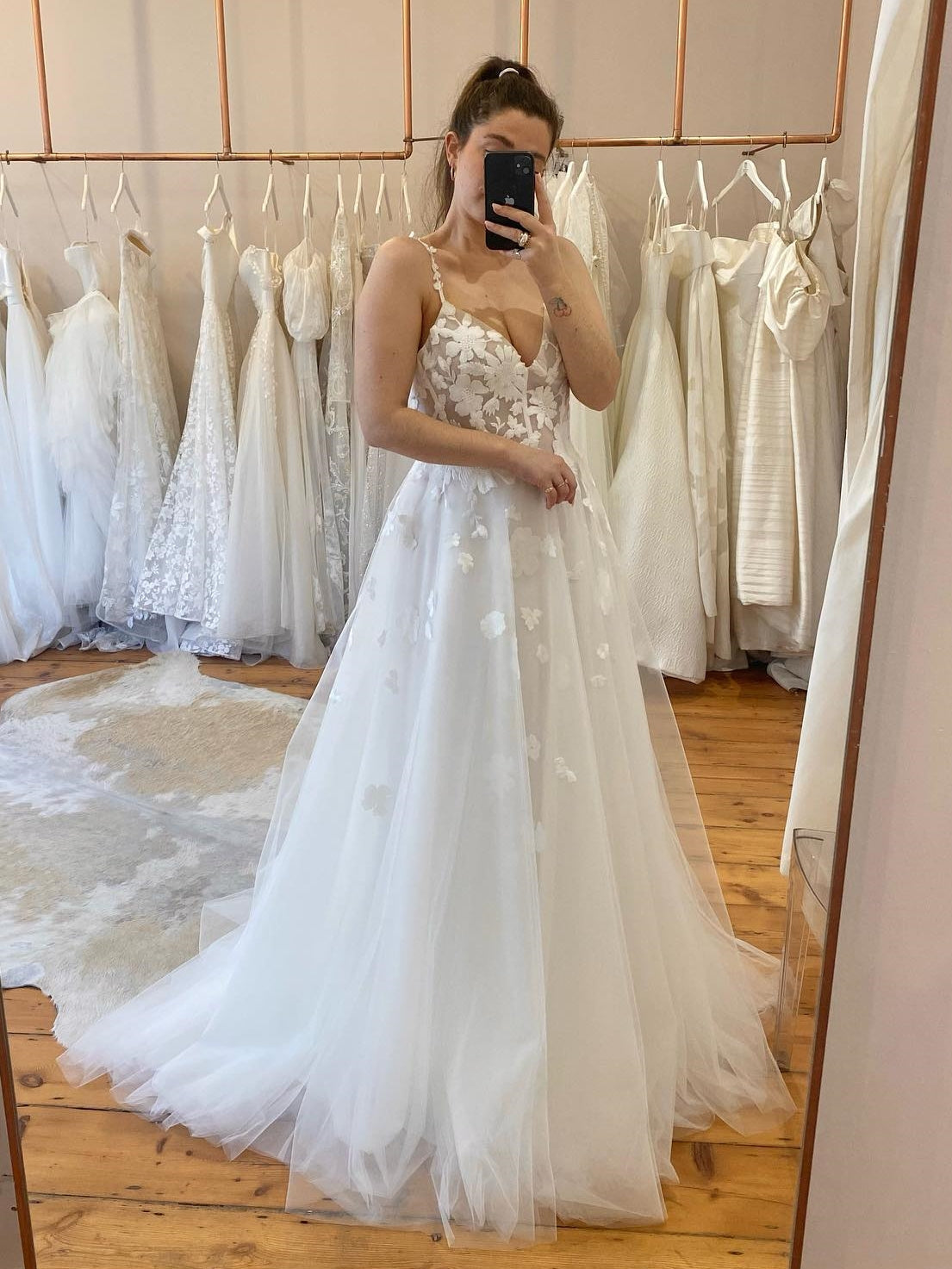 Flower Applique V-Neck Spaghetti Straps Tulle A-Line Bridal Gown - VelvetHem