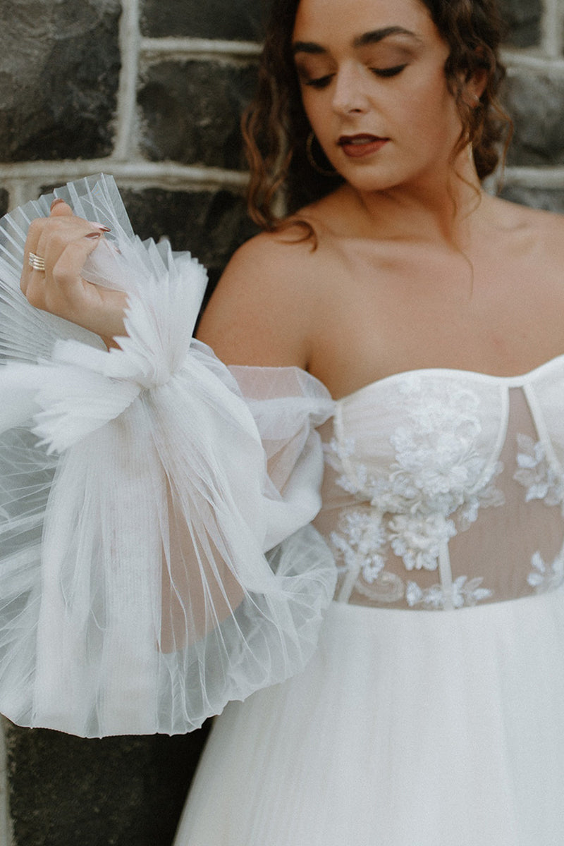 31702 - A Line Sweetheart Lace Appliques Long Sleeves Beach Wedding Dress