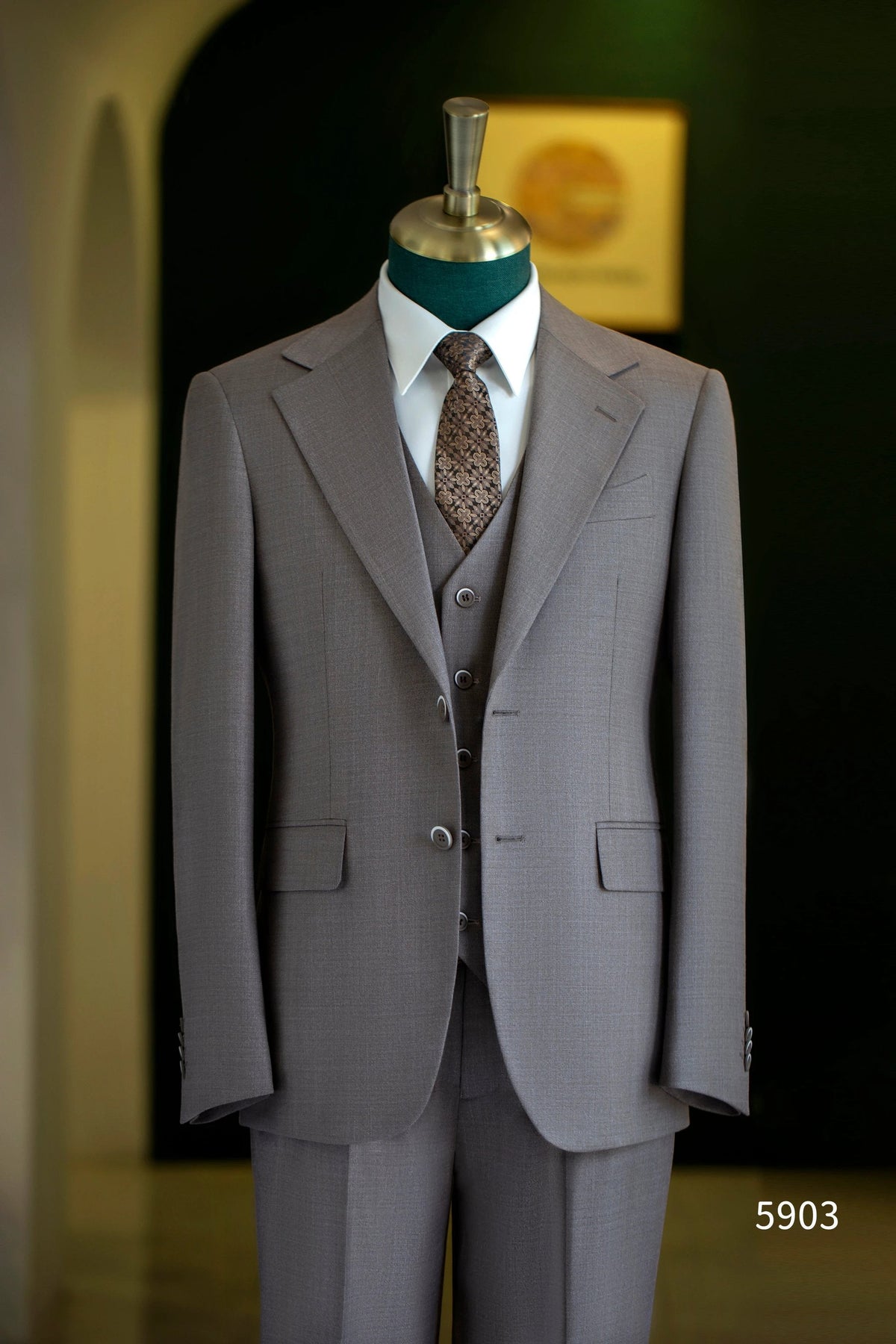 Taupe Wool 3-Piece Wedding Suit | Tailored Groom & Groomsmen Attire by 男装