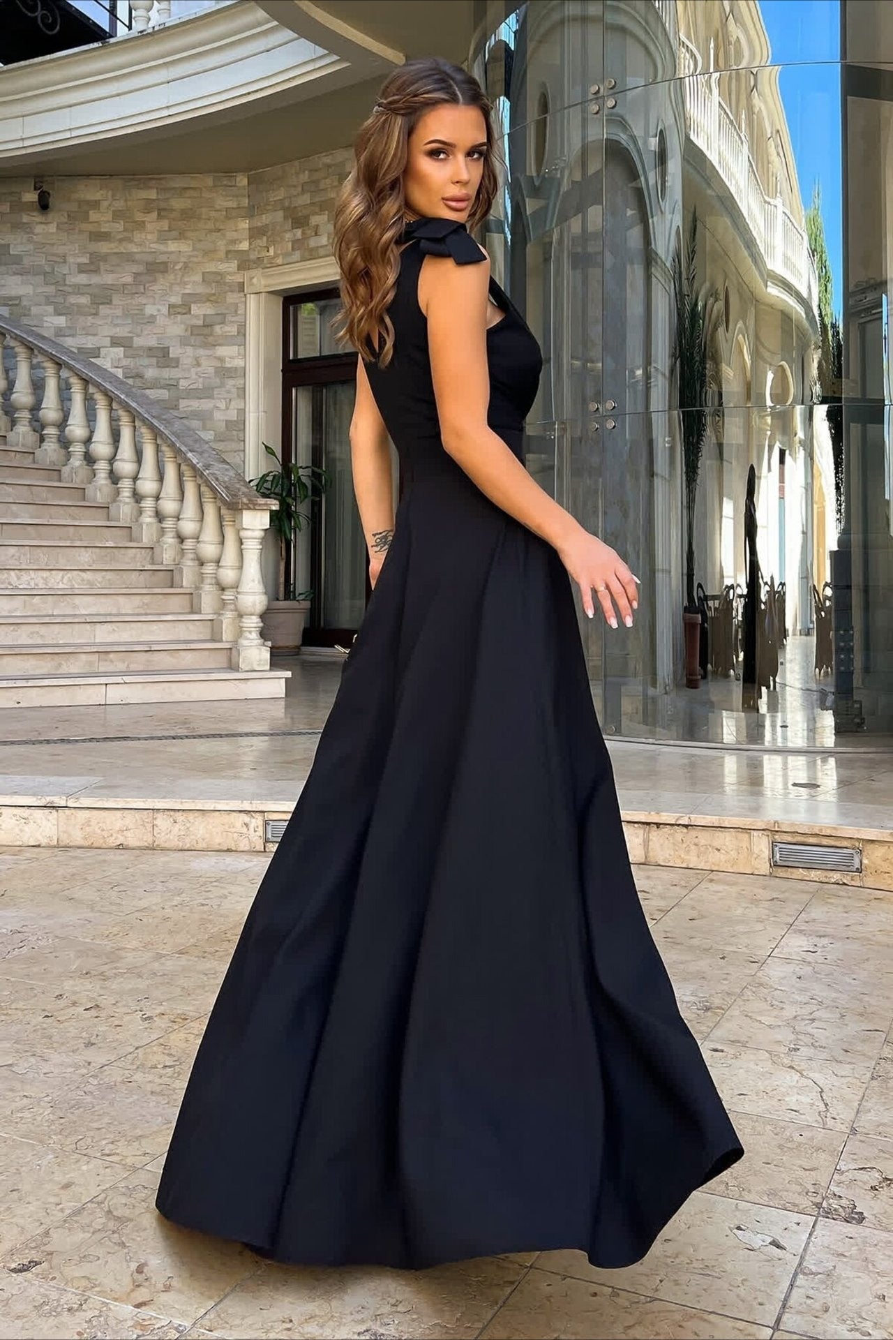 Vintage Inspired Elegant Long Sleeveless Dress for Modern Fashion Wear