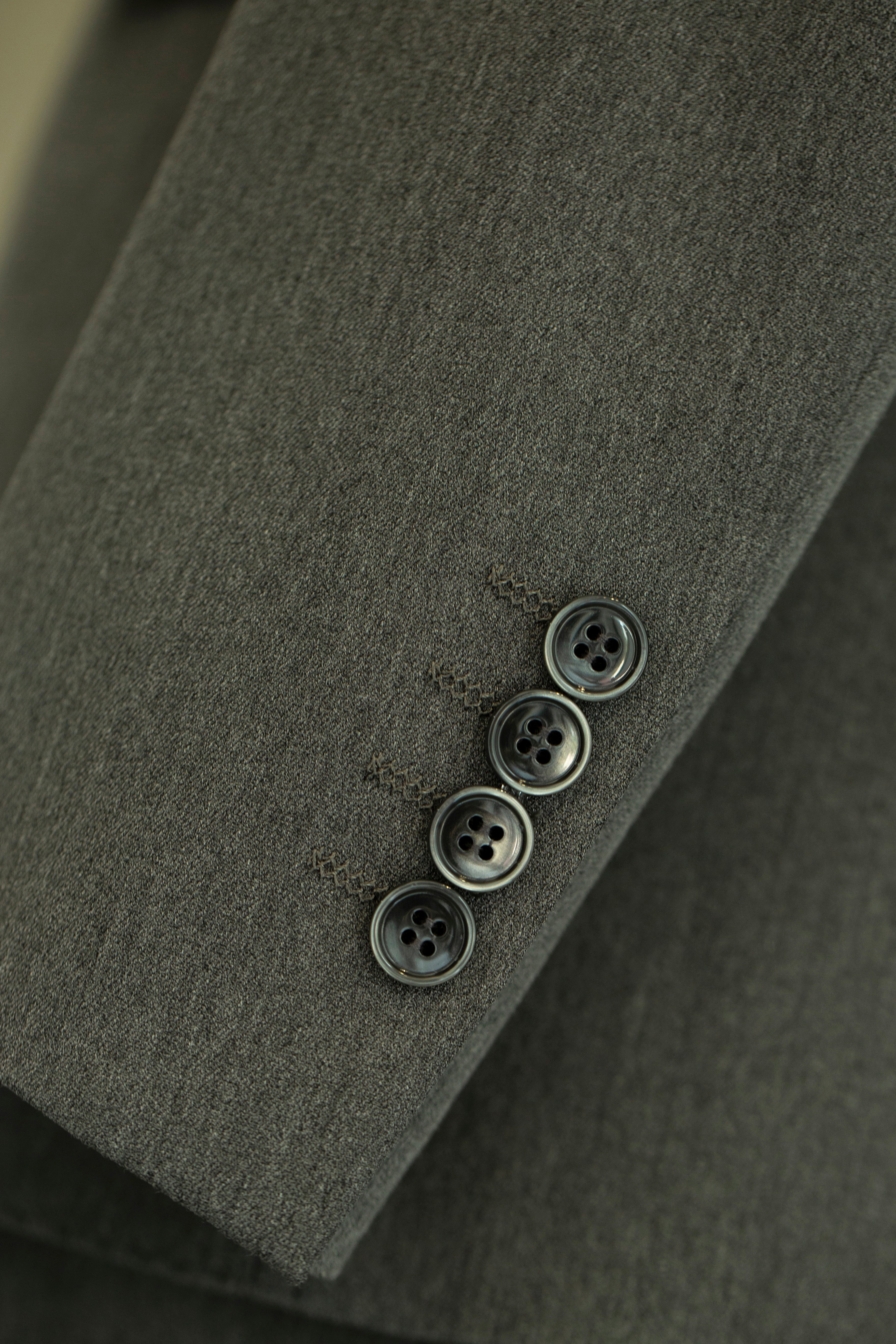 Charcoal Grey Wool Double Breasted 3 Piece Wedding Suit For Groom And Groomsmen (ZD17108)