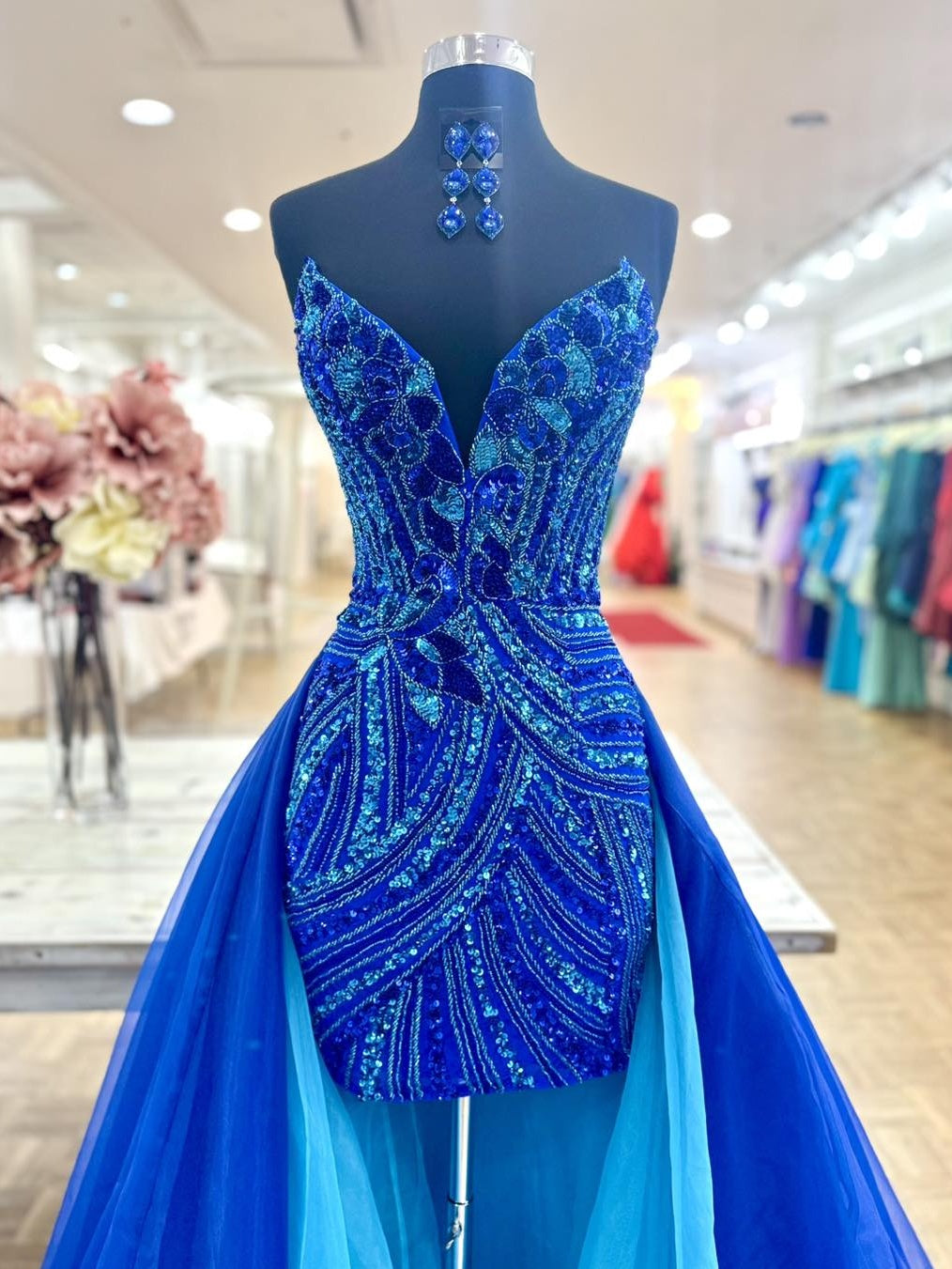 Beautiful Sheath Sweetheart Royal Blue Sequins Short Homecoming Dress with Court Train - View 2 | FashionDia