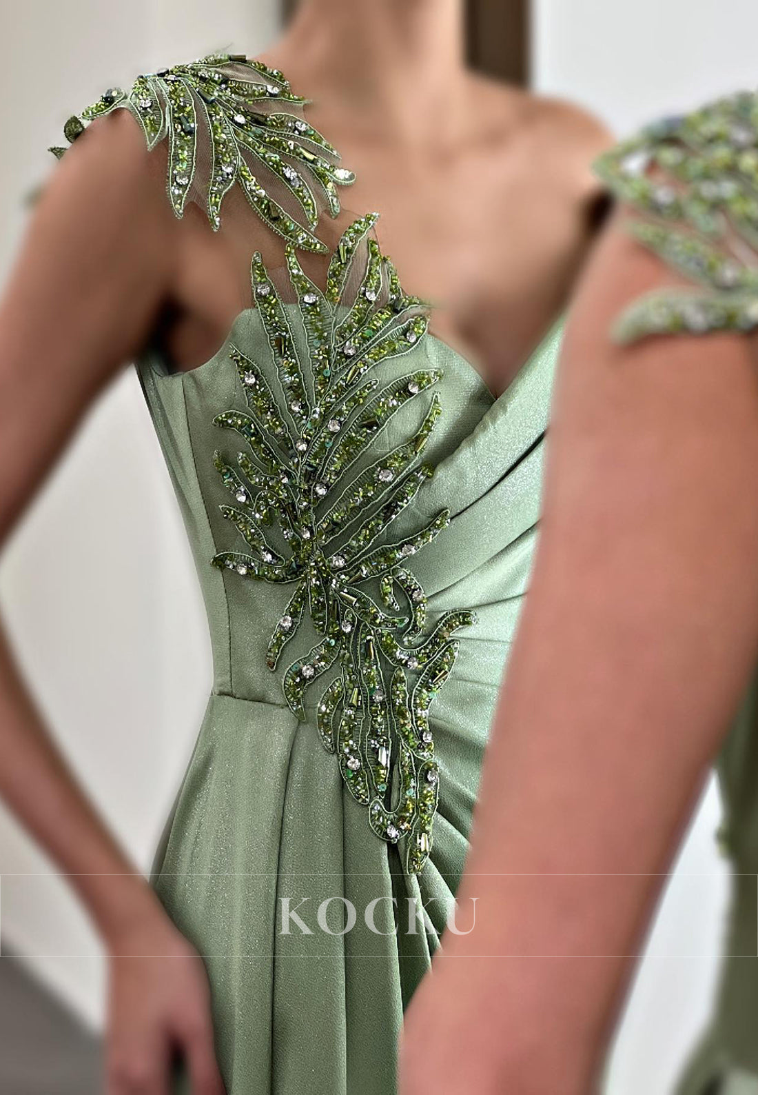 L3085 - Gorgeous & Charming Sleeveless V-Neck Mermaid Ruched Satin Evening Party Prom Dress With Appliques