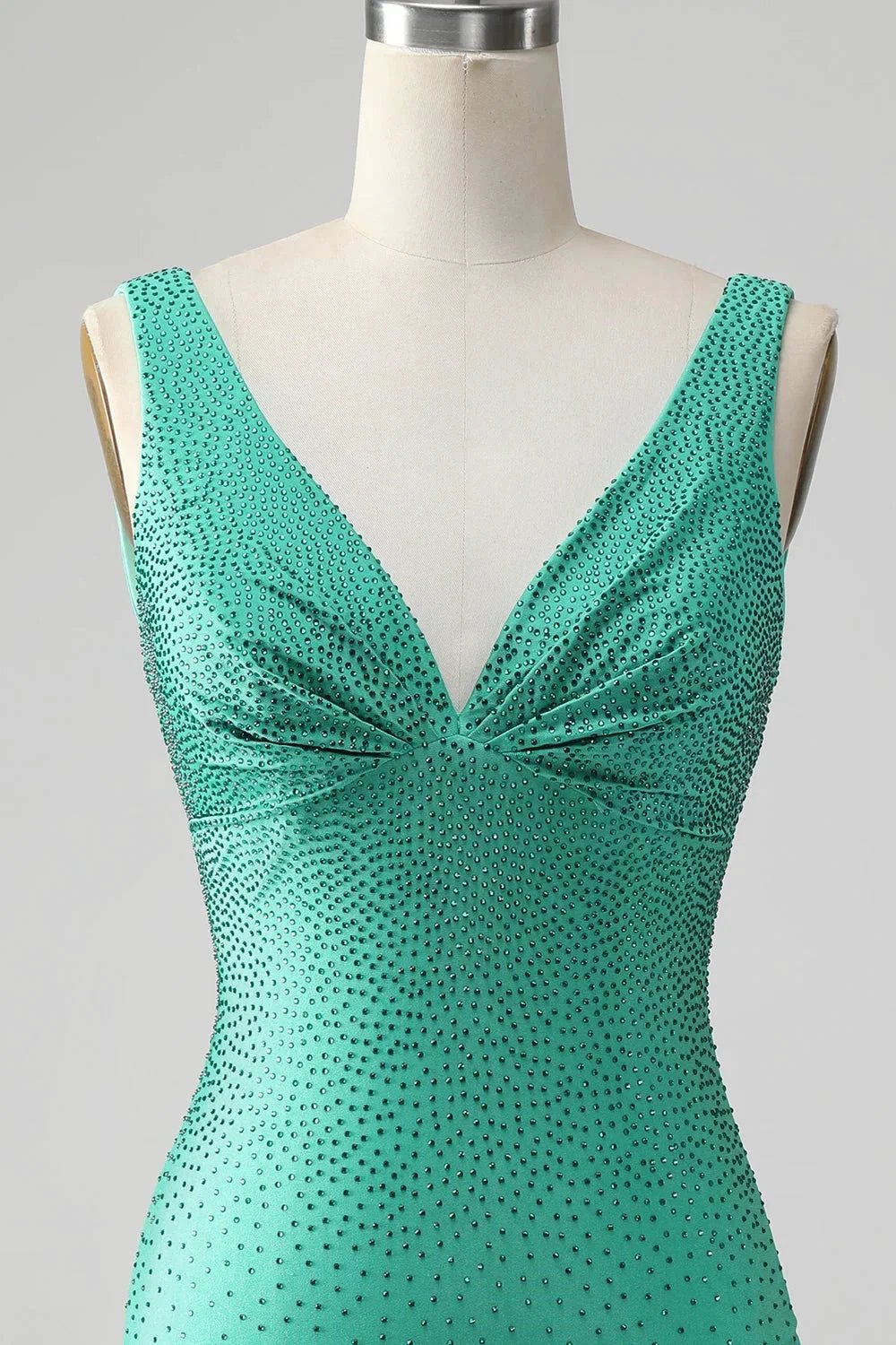 Chic Bodycon V Neck Backless Short Green Homecoming Dress with Beading (ZD11521)