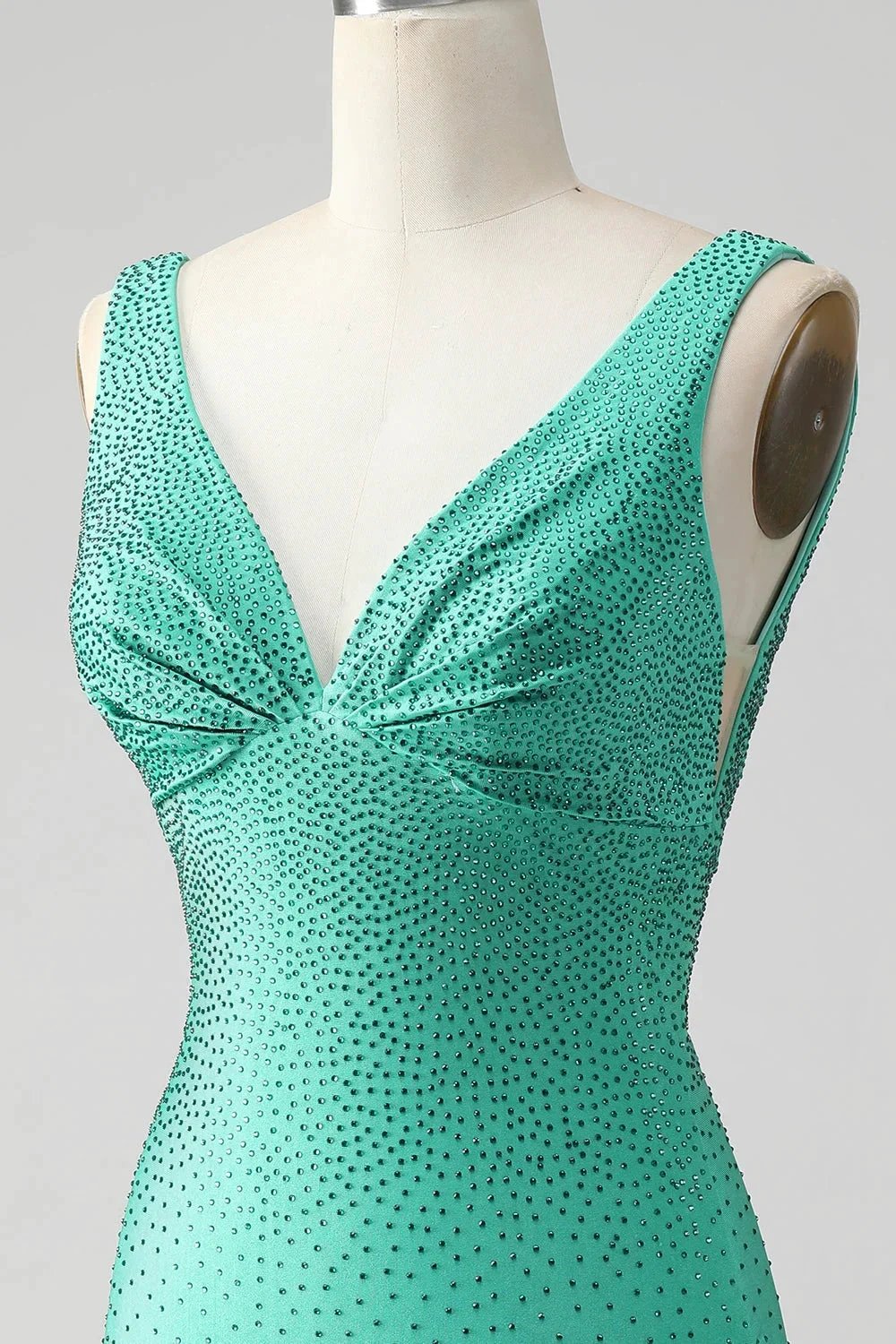 Chic Bodycon V Neck Backless Short Green Homecoming Dress with Beading (ZD11521)