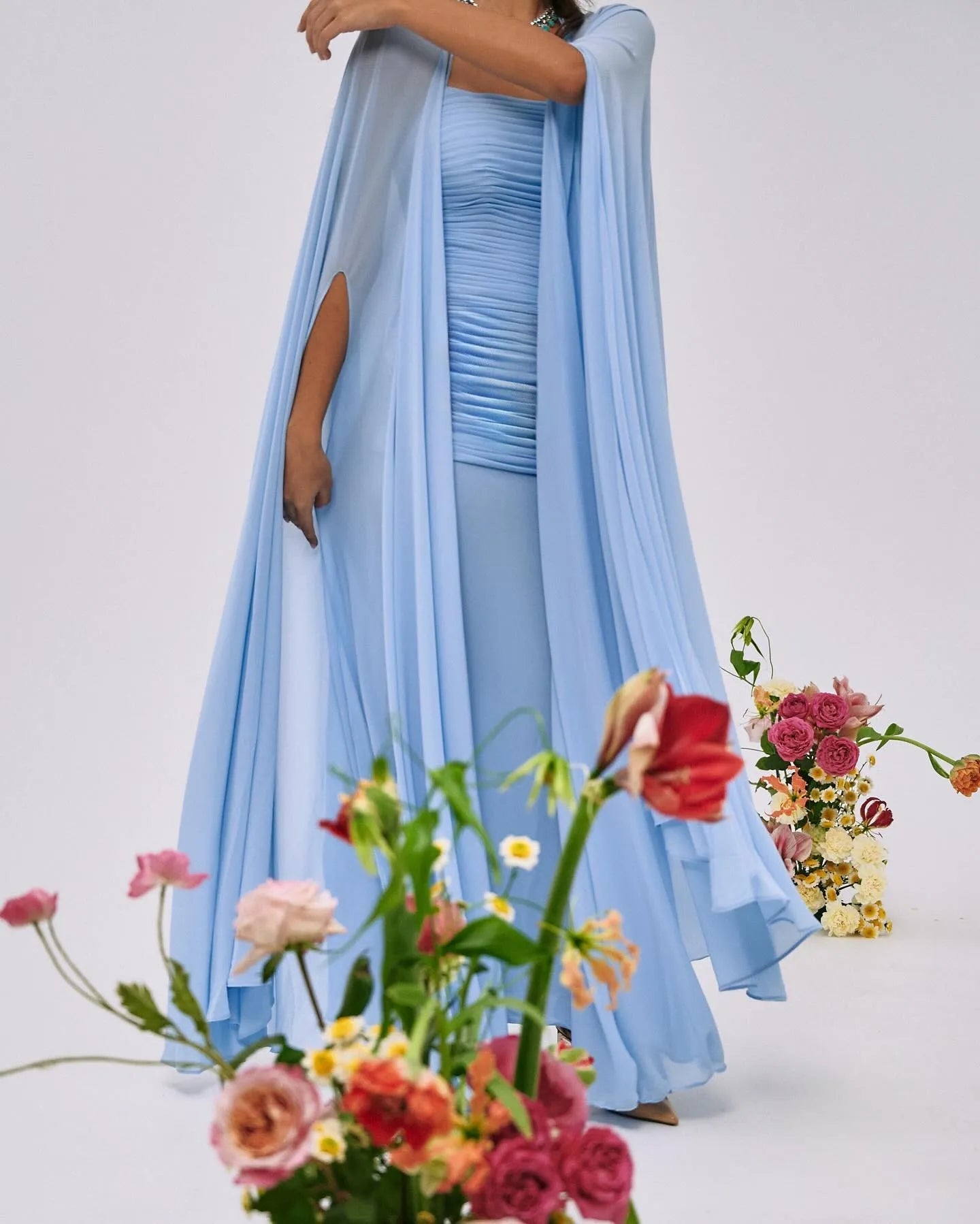 Elegant Sky Blue Chiffon Prom Dress Mermaid Long Cape Sleeves Pleated Formal Evening Dress Floor Length Party Gowns