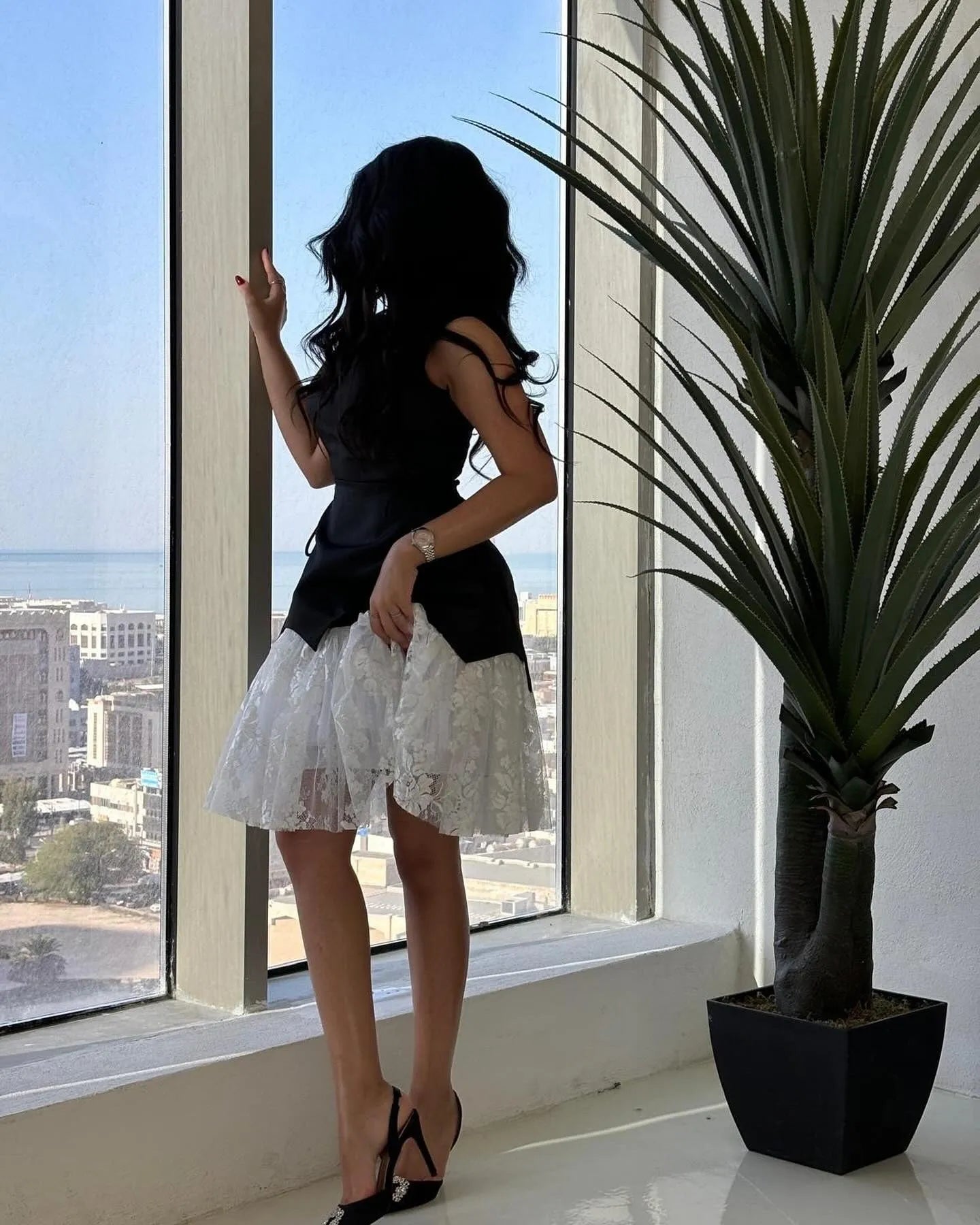 Fashion Black Saudi White Prom Dresses O-Neck Cap Sleeves Ruched Knee Length Homecoming Dress vestidos de graduación