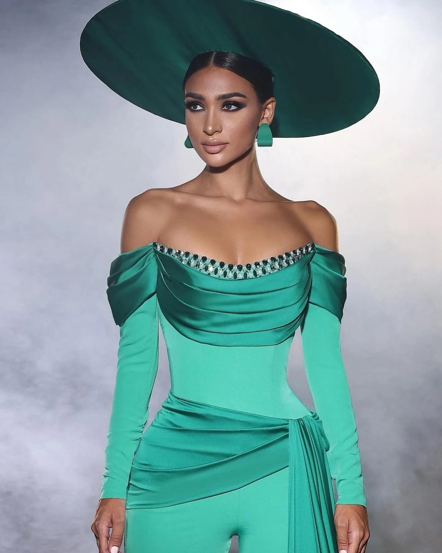 Modern Mint Green Evening Dress Satin Off The Shoulder Pleatrd Sweep Train Floor Length Evening Dress robes de soirée