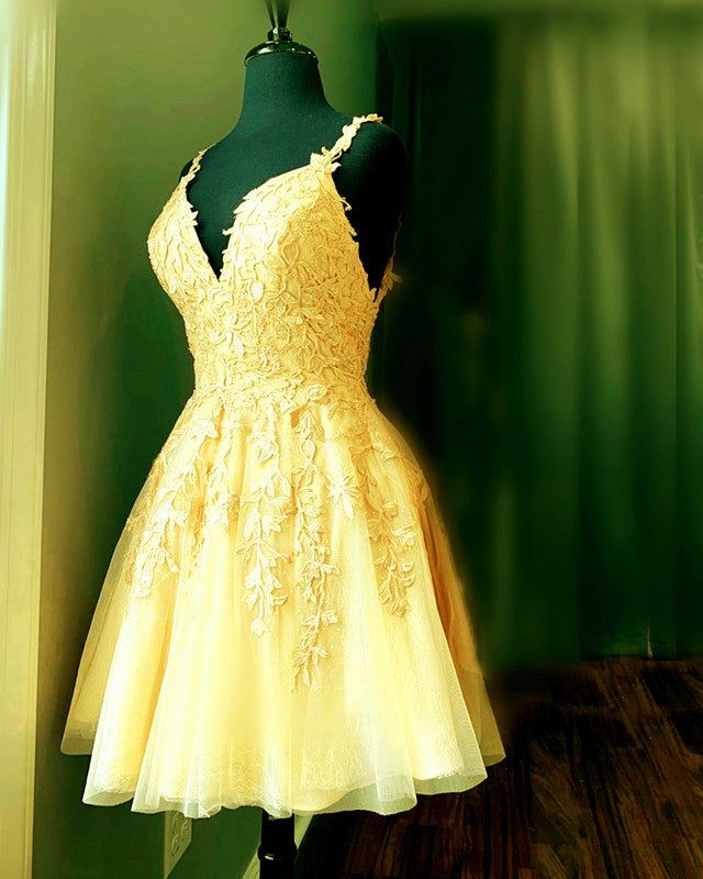Short Lace Homecoming Dresses V Neck Graduation Dress