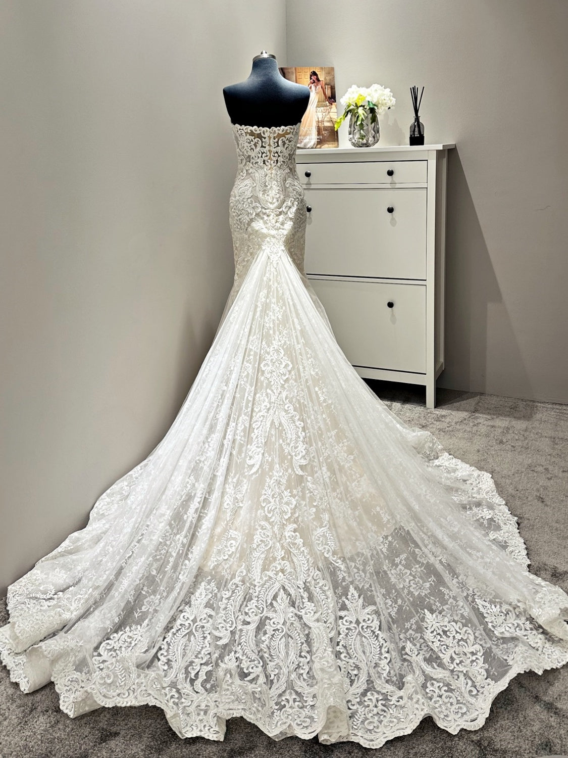 Vintage Baroque Sweetheart Mermaid Bridal Gown With Oversized Lace Train
