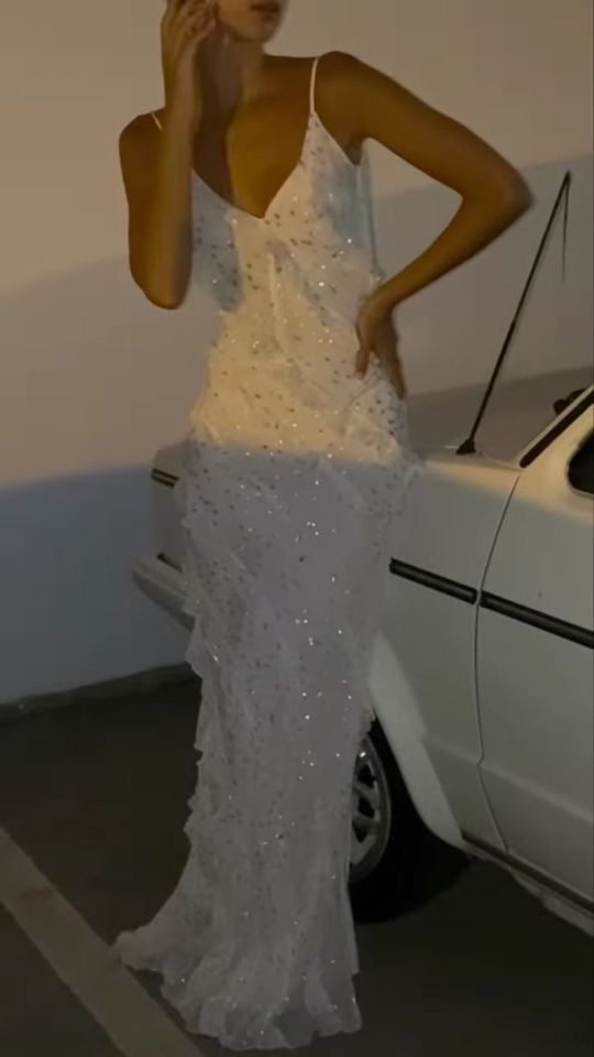 Modest V Neckline White Long Prom Dresses Evening Gown - VelvetHem