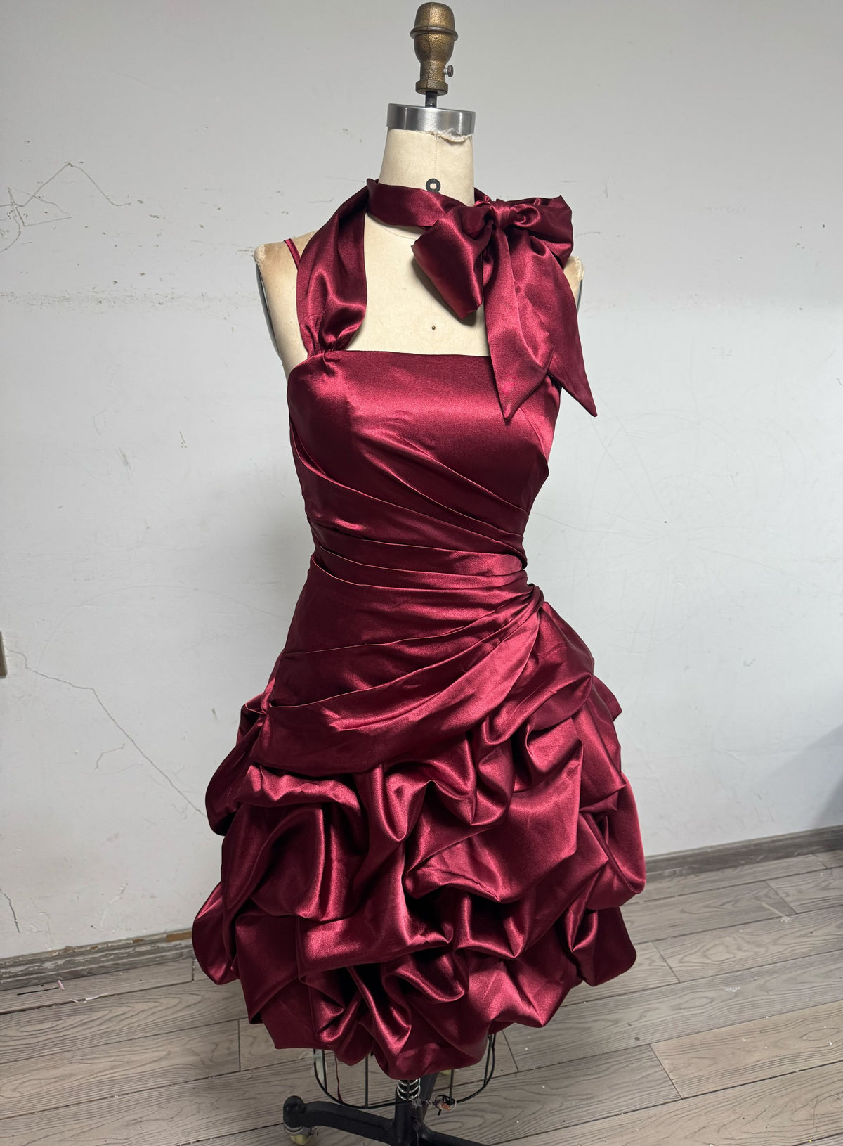 Halter Neck Burgundy Short Prom Party Dress Homecoming Dress - FashionDia