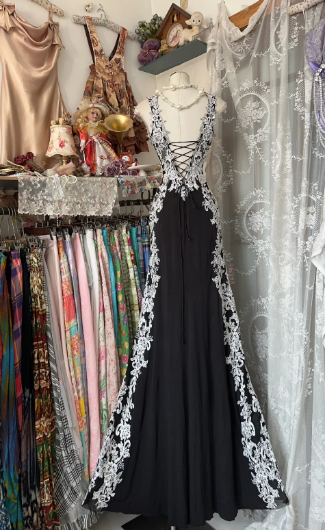 Black Mermaid Long Prom Dress With White Applique Formal