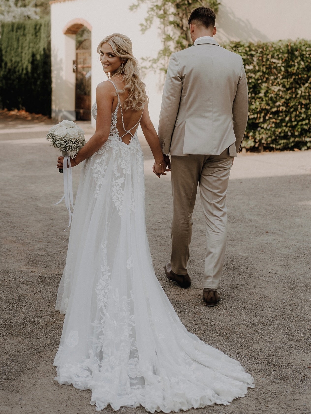 A-Line Spaghetti Straps V-Neck Lace Tulle Wedding Dress
