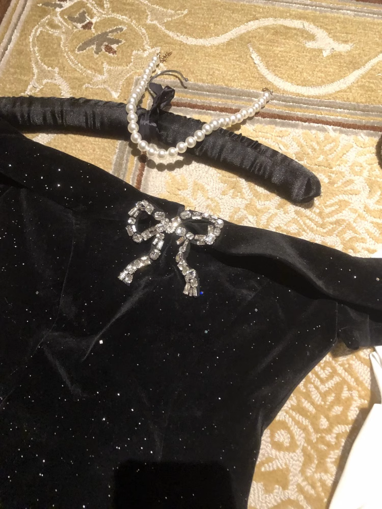 Black Off-the-Shoulder Velvet Short Party Dress Birthday Dress - View 5 | FashionDia