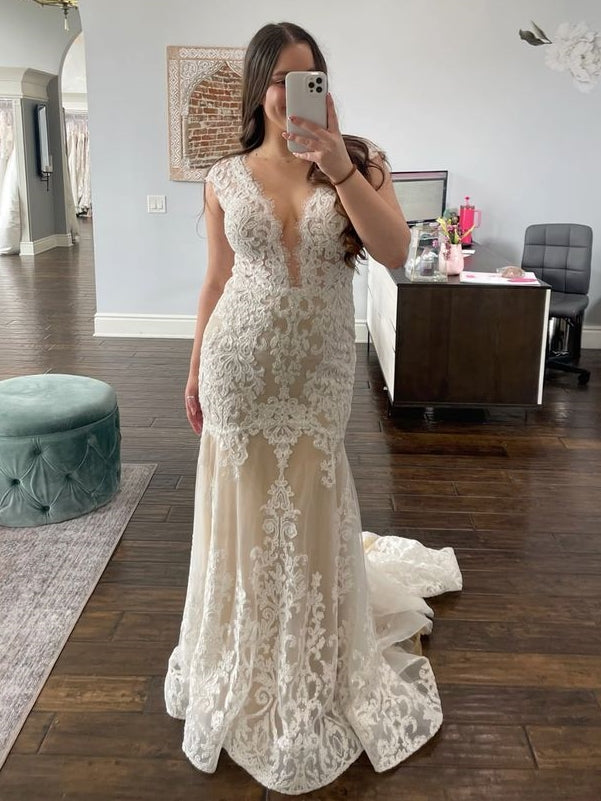 Plunging V-Neck Cap Sleeve Lace Mermaid Wedding Dress - VelvetHem