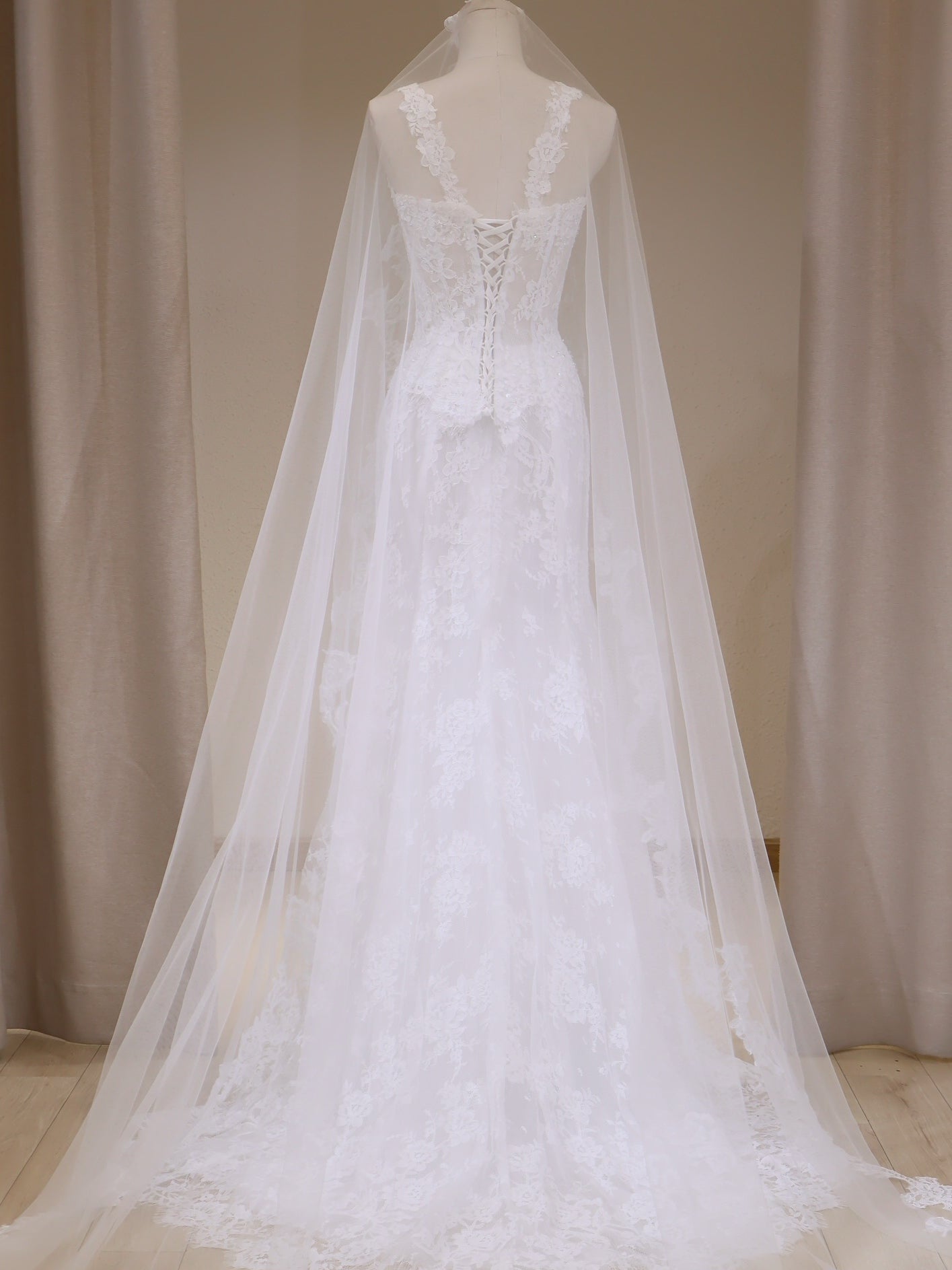 Sweetheart Boned Lace Corset Bodice Layered Tulle Ball Gown Wedding Dress
