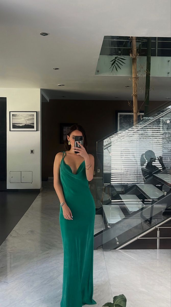 Vintage Spaghetti Straps Green Backless Prom Dress Long Party Evening Gown