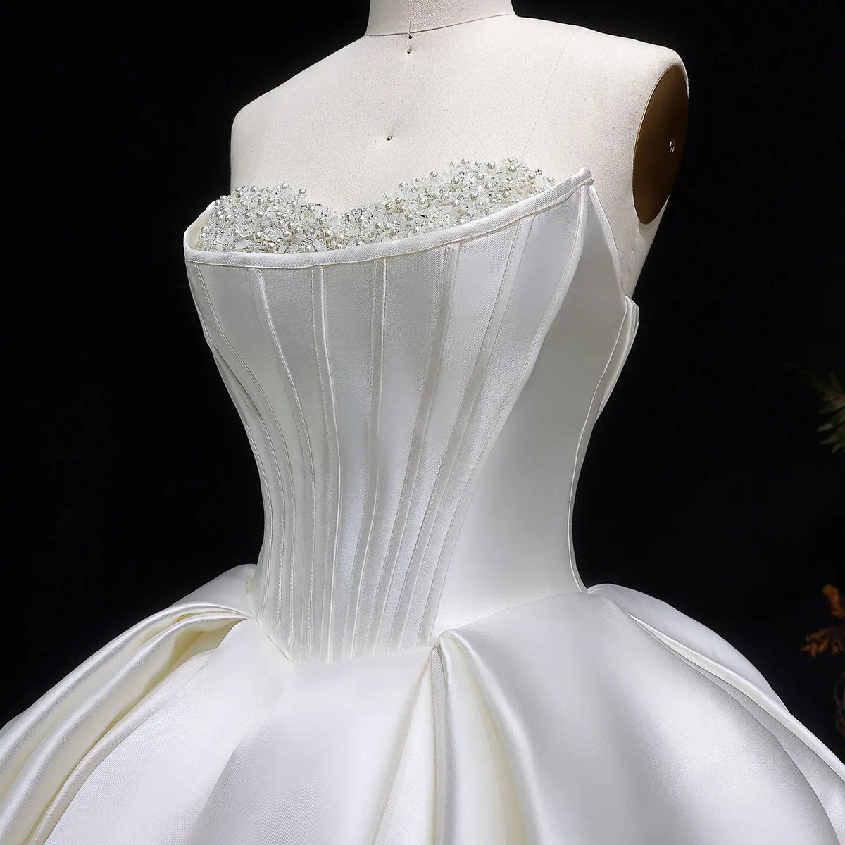 Luxury Pearl Strapless Ball Gown White Wedding Dress ZP192