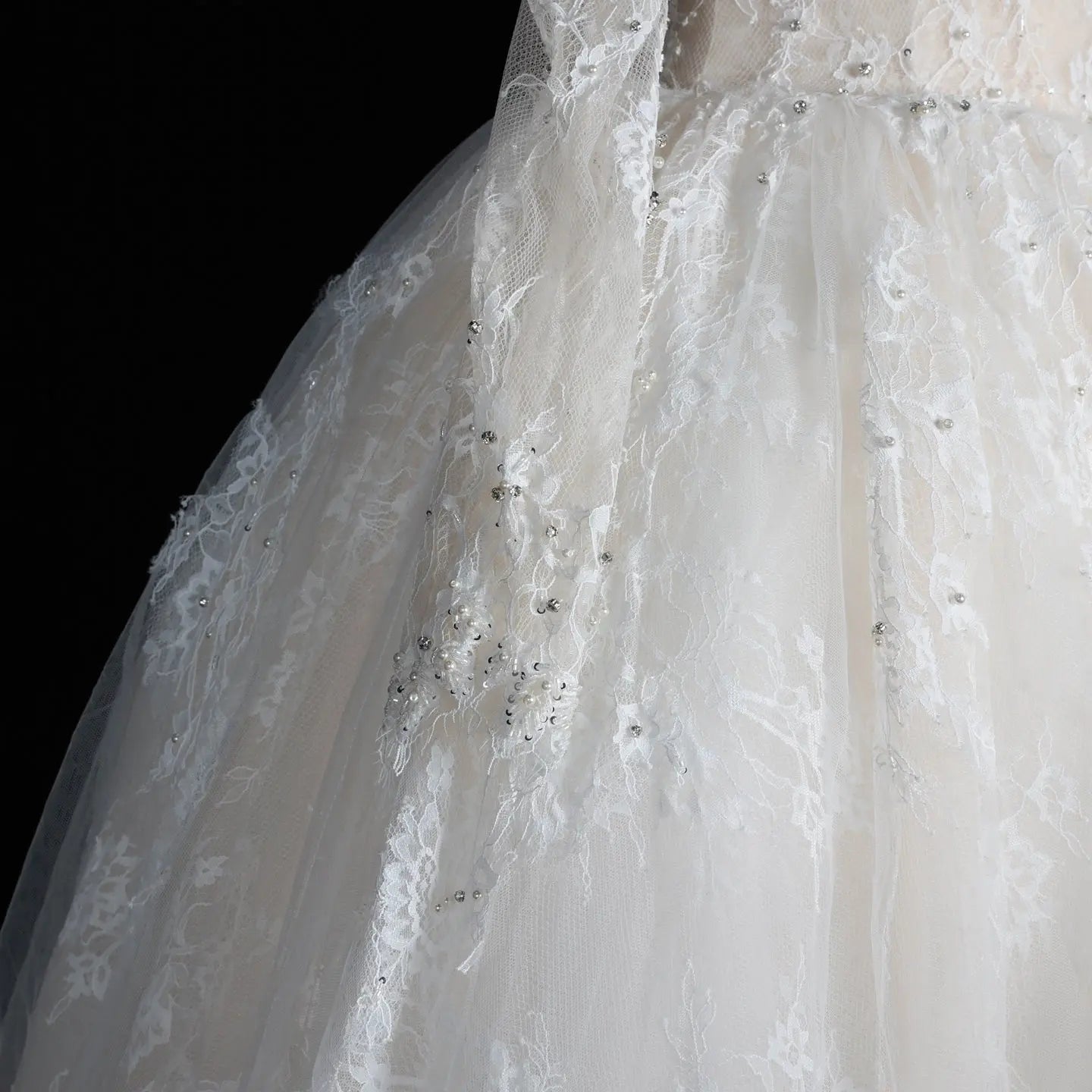 White Lace and Tulle Ball Gown Wedding Dress Off the Shoulder Beaded Bridal Dress ZP013
