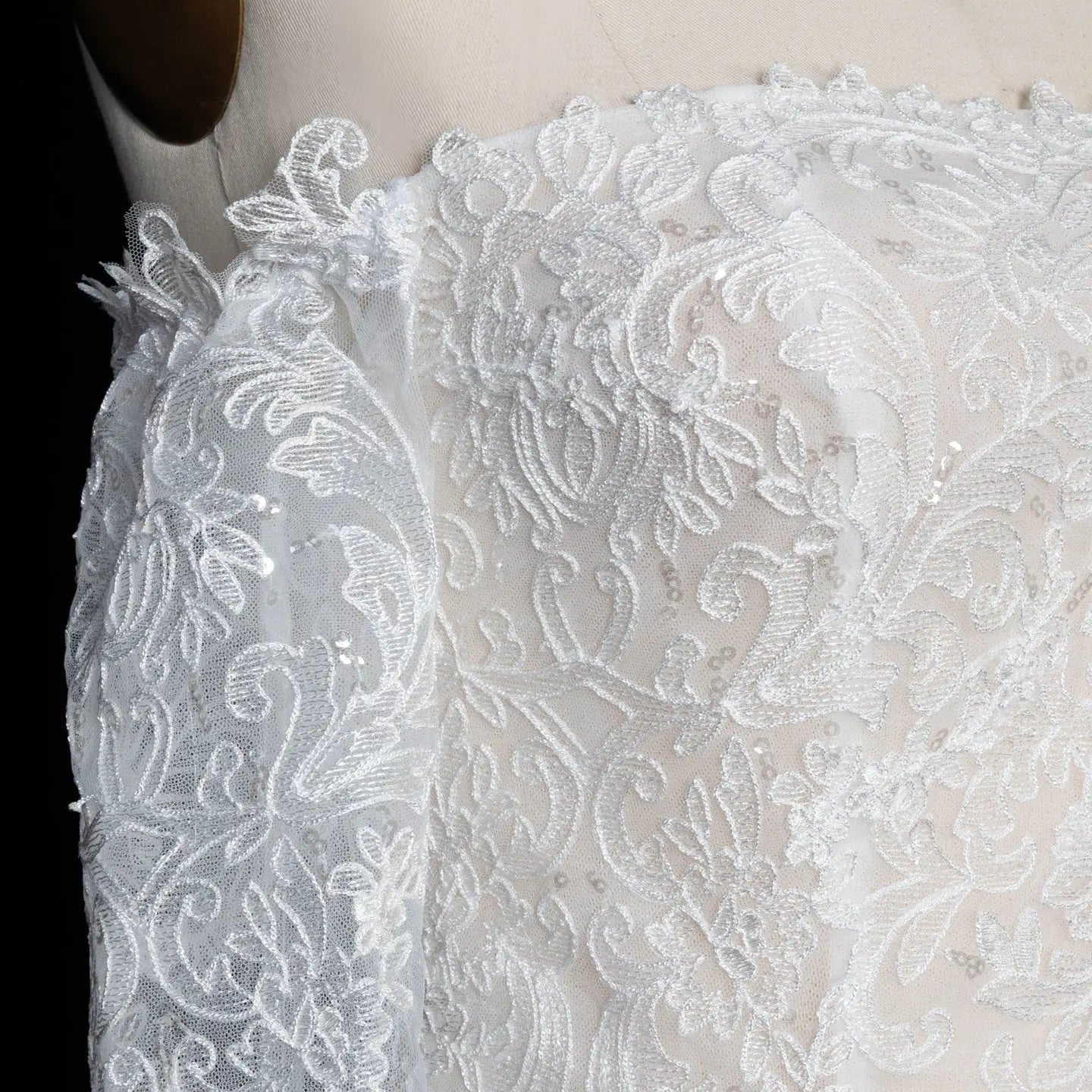 Off White Lace Stunning Feminine Mermaid Wedding Dress Train ZP036