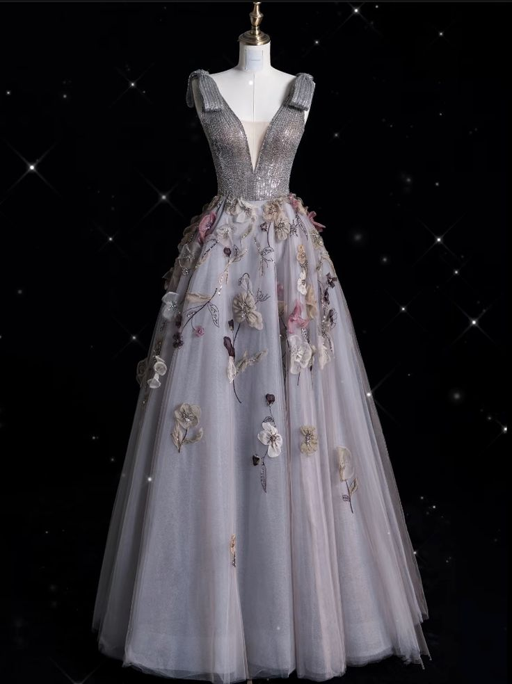 Charming Deep V Tulle Beded Appliques Ball Gown Gray A Line Prom Evening Dress