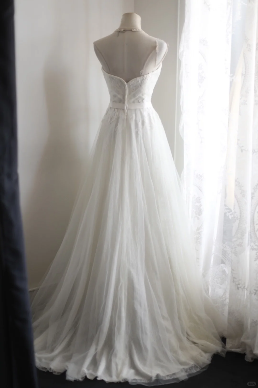 Vintage Strapless White Tulle Lace Appliques Wedding Dress