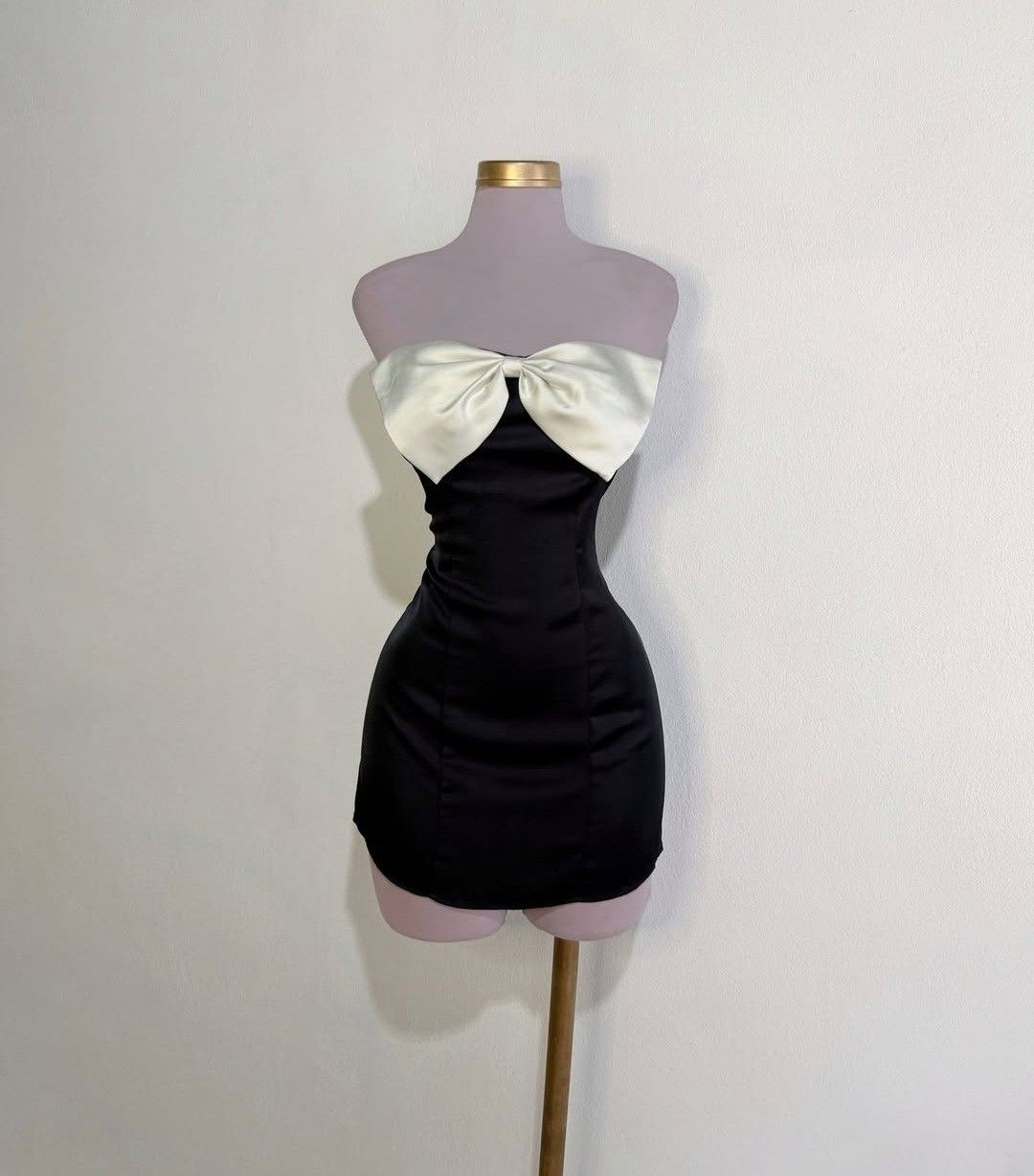 Cute Bow Strapless Sheath Short Cocktail Dress Black 8th Grade Homecoming Dress - View 2 | FashionDia