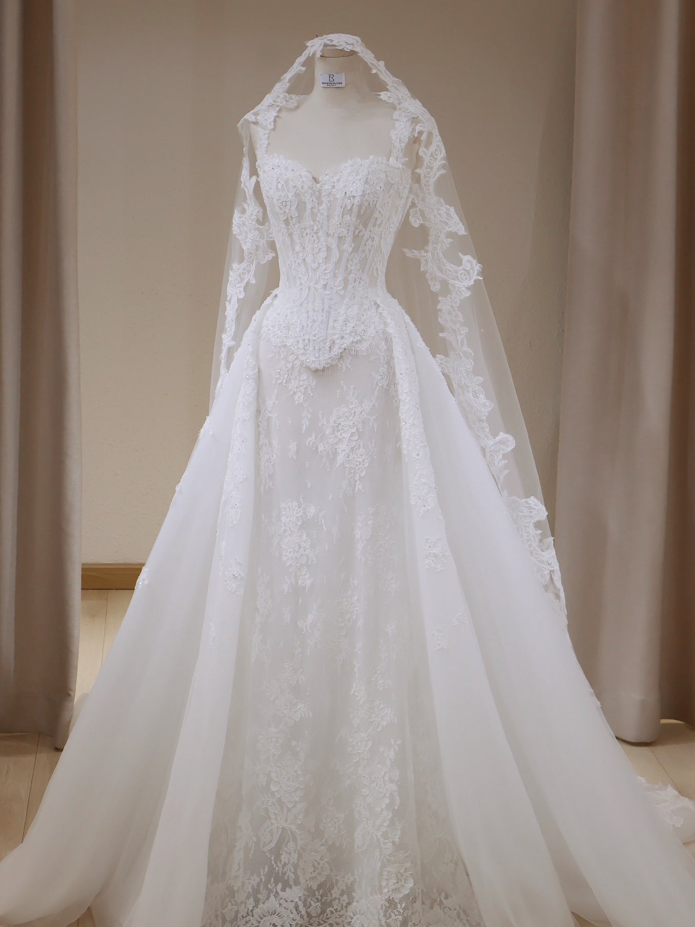 Sweetheart Boned Lace Corset Bodice Layered Tulle Ball Gown Wedding Dress