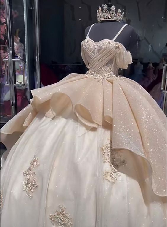 Unique Design Ball Gown Spaghetti Straps Shiny Sweet 16 Dress Princess Dress