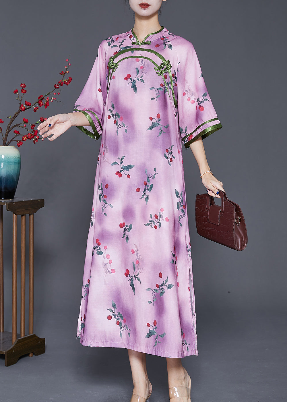 Beautifully Finished Dress in a Timeless Design