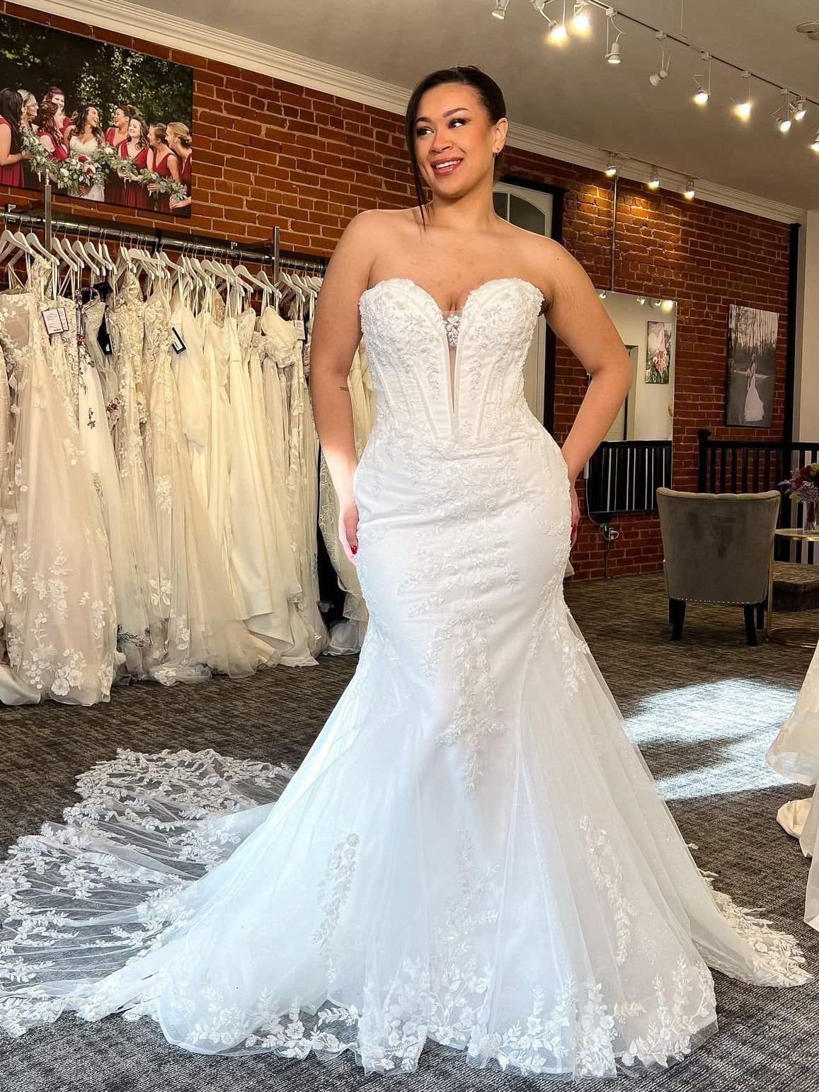 Lace Tulle Sweetheart Sleeveless Mermaid Bridal Dress With Long Train - FashionDia
