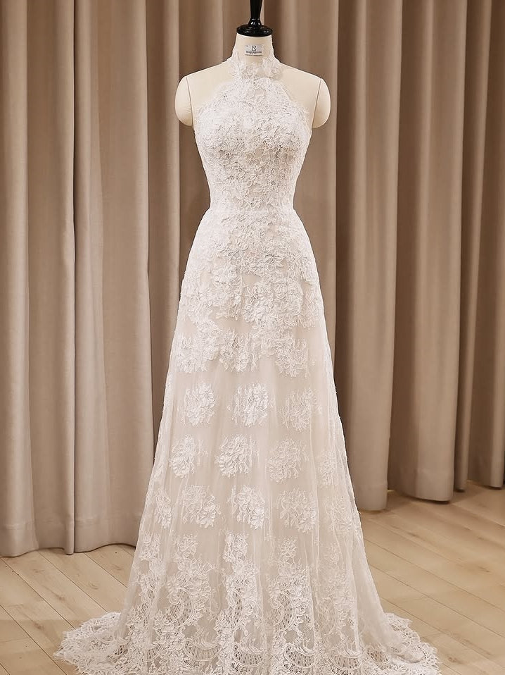 A-Line Halter Sleeveless Vintage Floral Lace Wedding Dress With Train