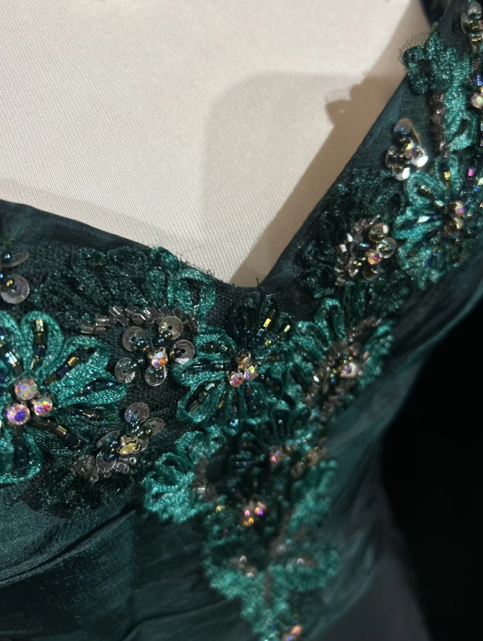 Unique Sweetheart Neck Green Satin Beaded Appliques A-Line Wedding Guest Dress Long Birthday Party Dress Evening Gown - View 3 | FashionDia