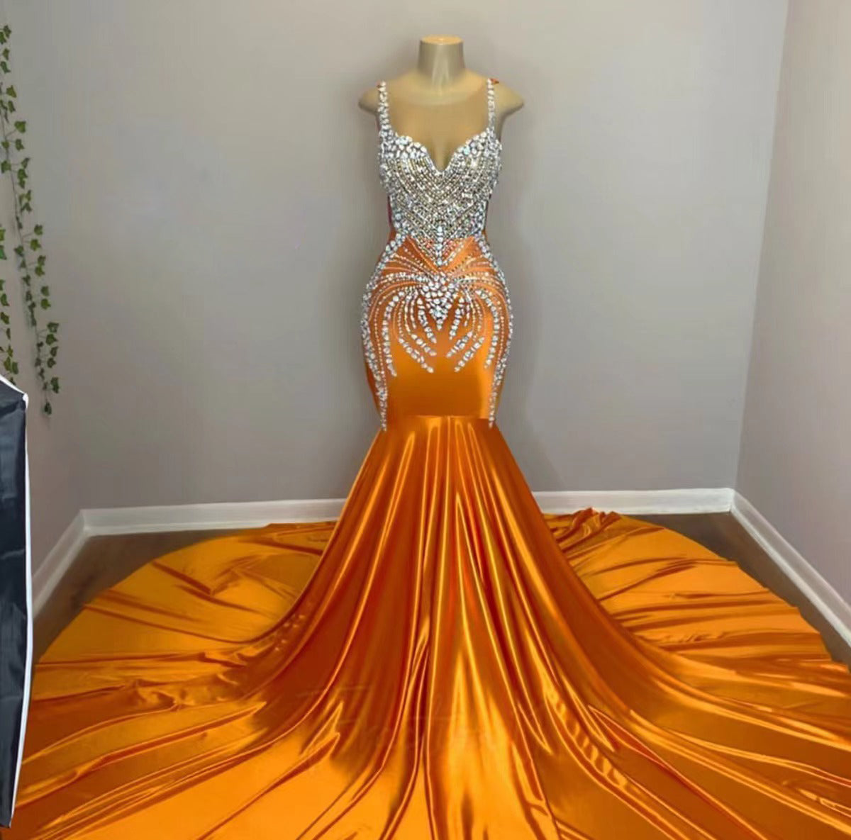 Orange Prom Dresses Long Tail Luxus Mermaid Beaded Crystals Spaghetti Straps Formal Occasion Dresses