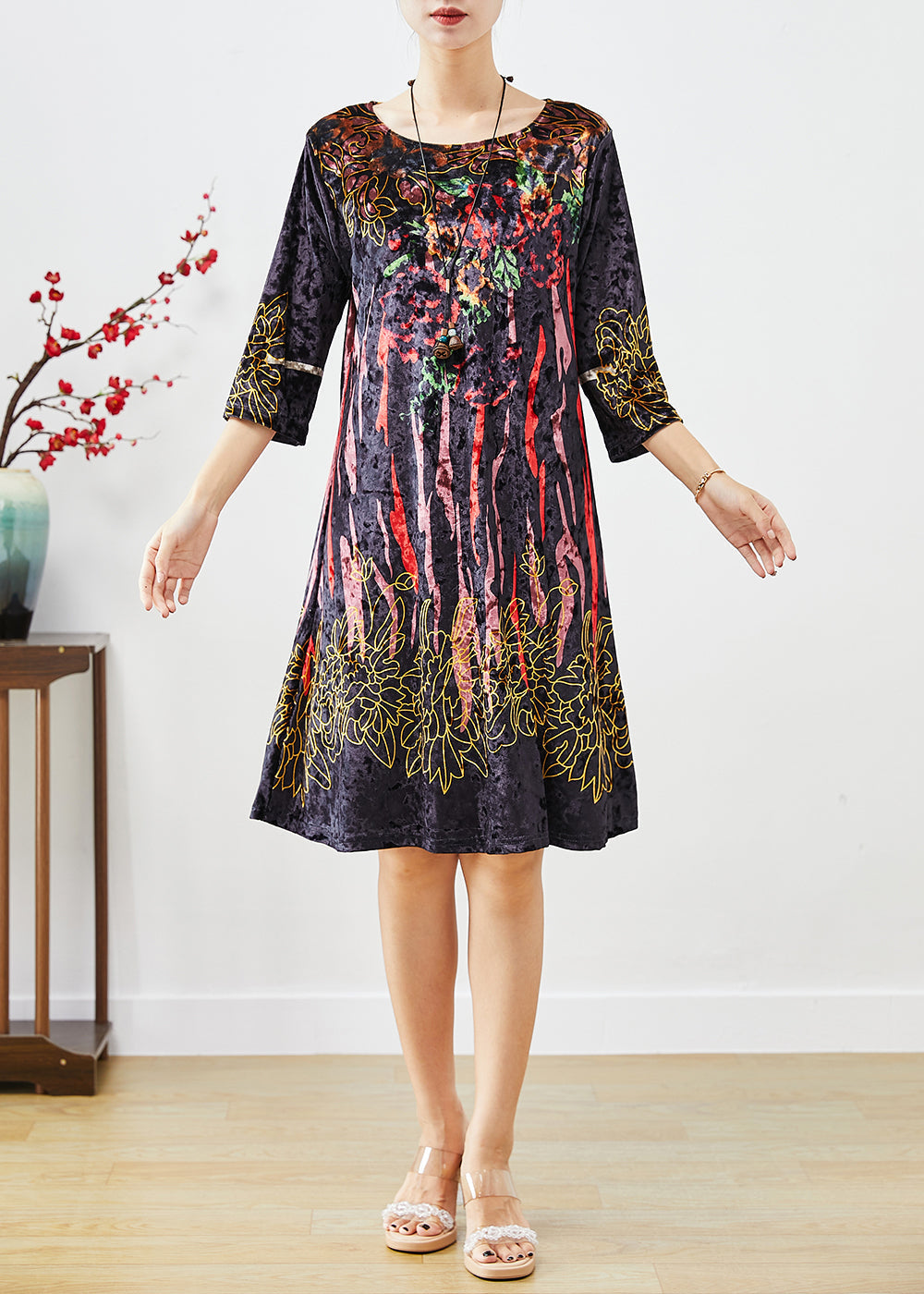 Beautifully Finished Dress in a Timeless Design
