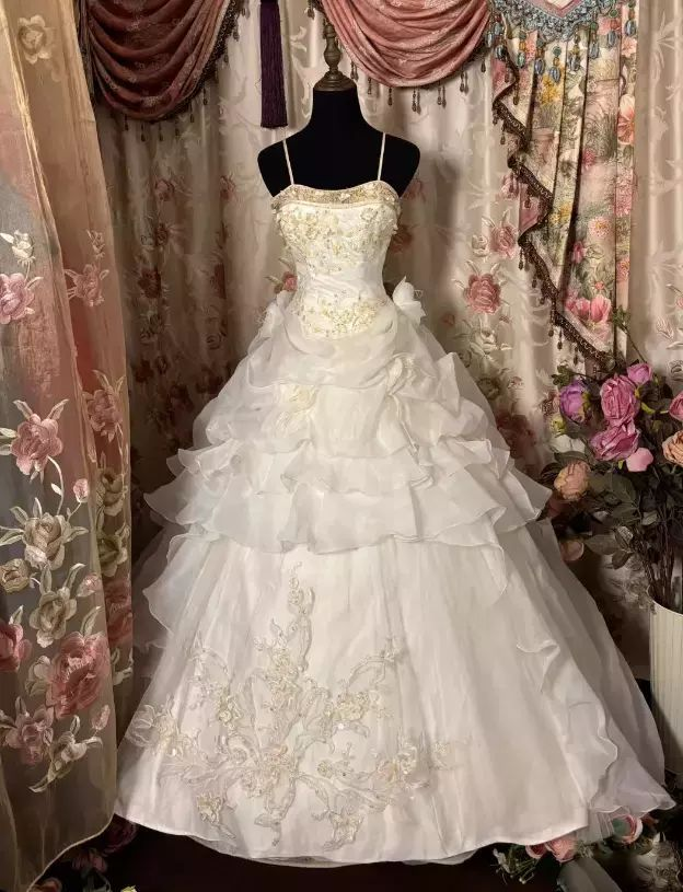 Vintage Straps Ruffles Appliques Beaded Ball Gown,White Formal Wedding Dress