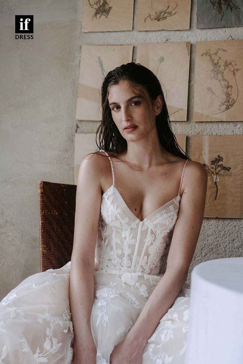 71171 - Romantic Spaghetti Straps V-Neck Lace Appliques Bohemian Wedding Gown