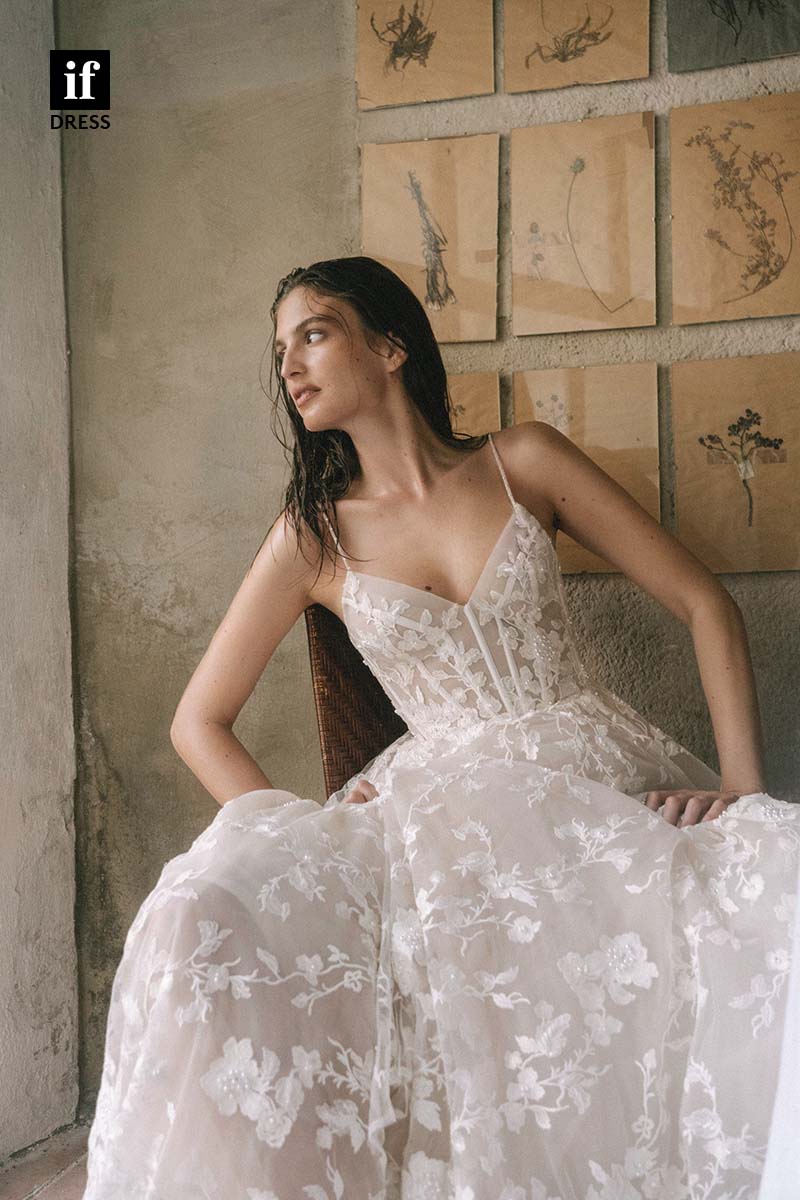 71171 - Romantic Spaghetti Straps V-Neck Lace Appliques Bohemian Wedding Gown