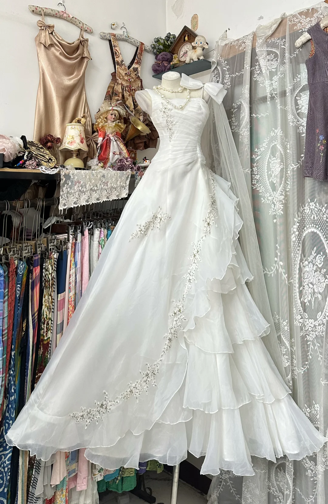Spaghetti Straps White Chiffon Prom Dress With Appliques Ruffled Evening Dress J9621