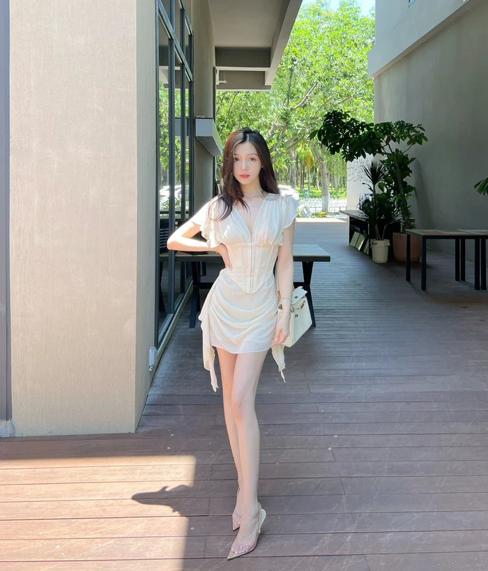 Charming White Satin Chiffon Sheath Cocktail Dress Short Homecoming Dress