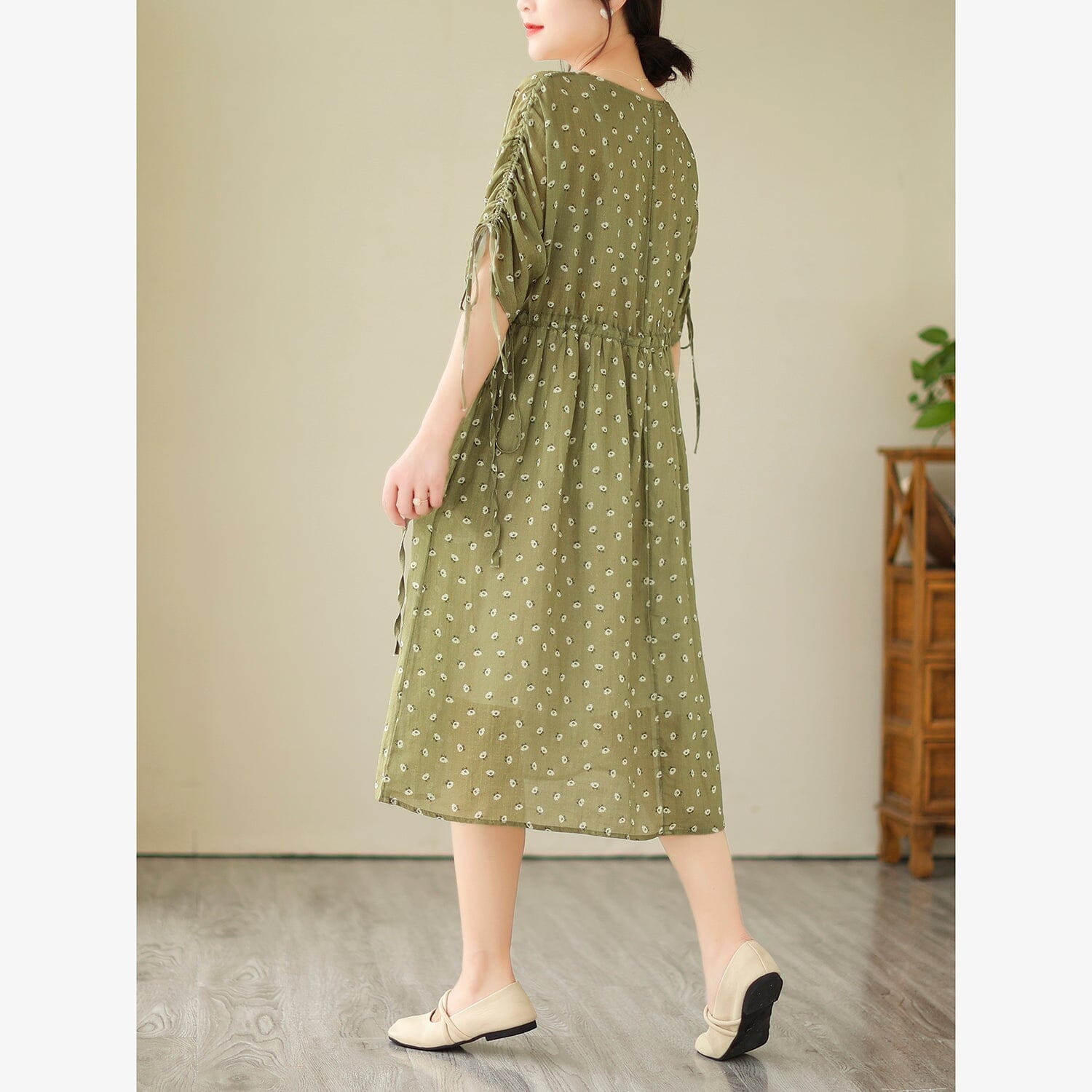 Effortlessly Elegant Dress with a Timeless Design