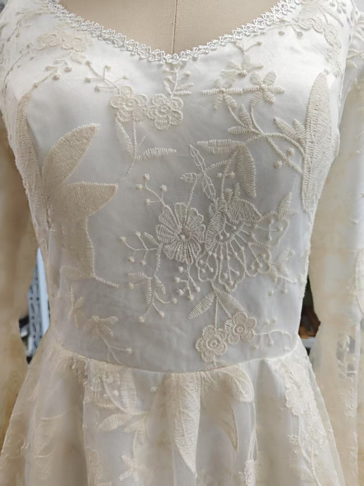 Vintage Lace Applique Evening Dress A Line Long Prom Dress Y8371 - View 4 | VelvetHem