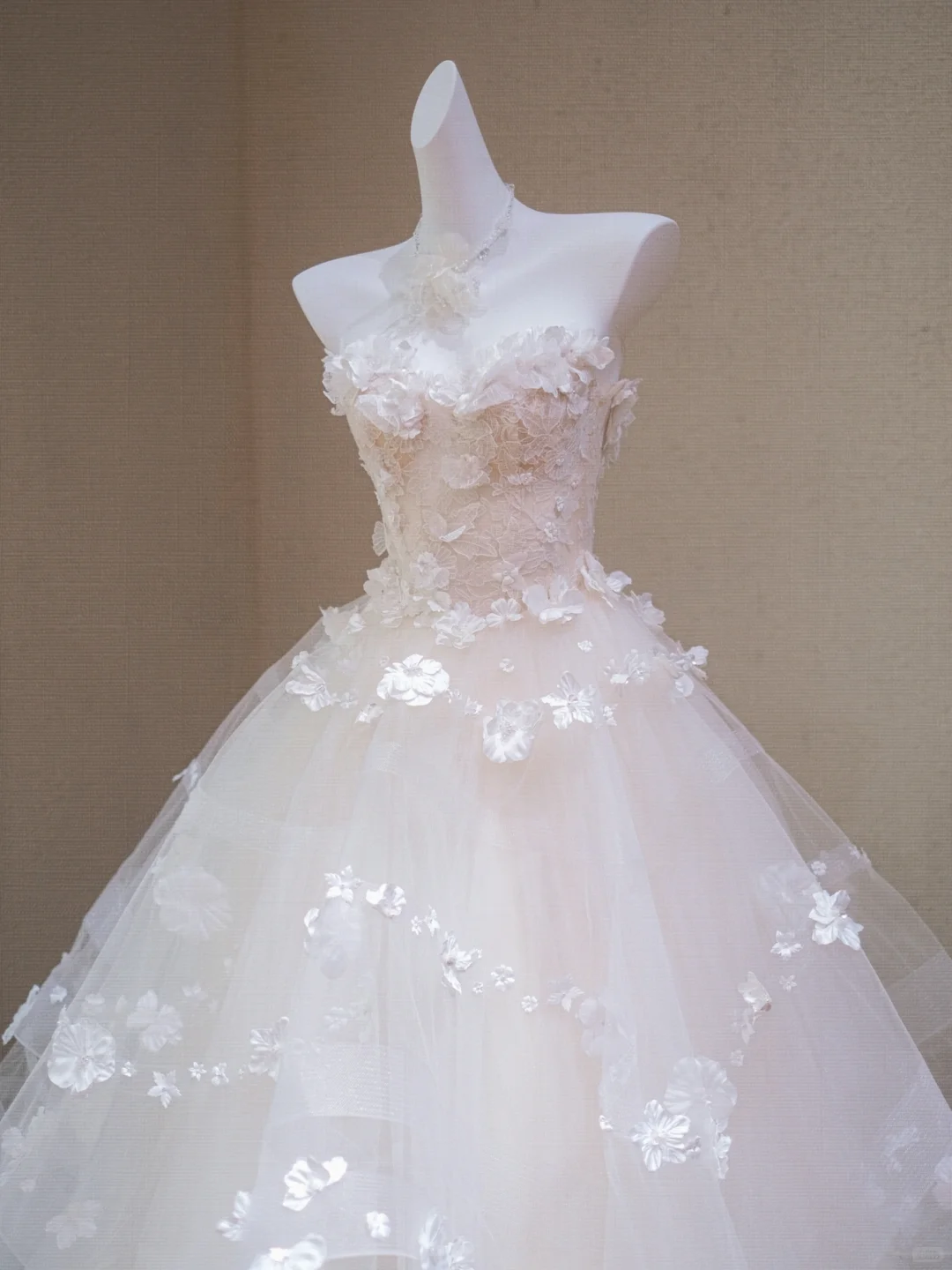 Beautiful Sweetheart Neck White Tulle Lace Appliques Long Wedding Dress - View 2 | FashionDia
