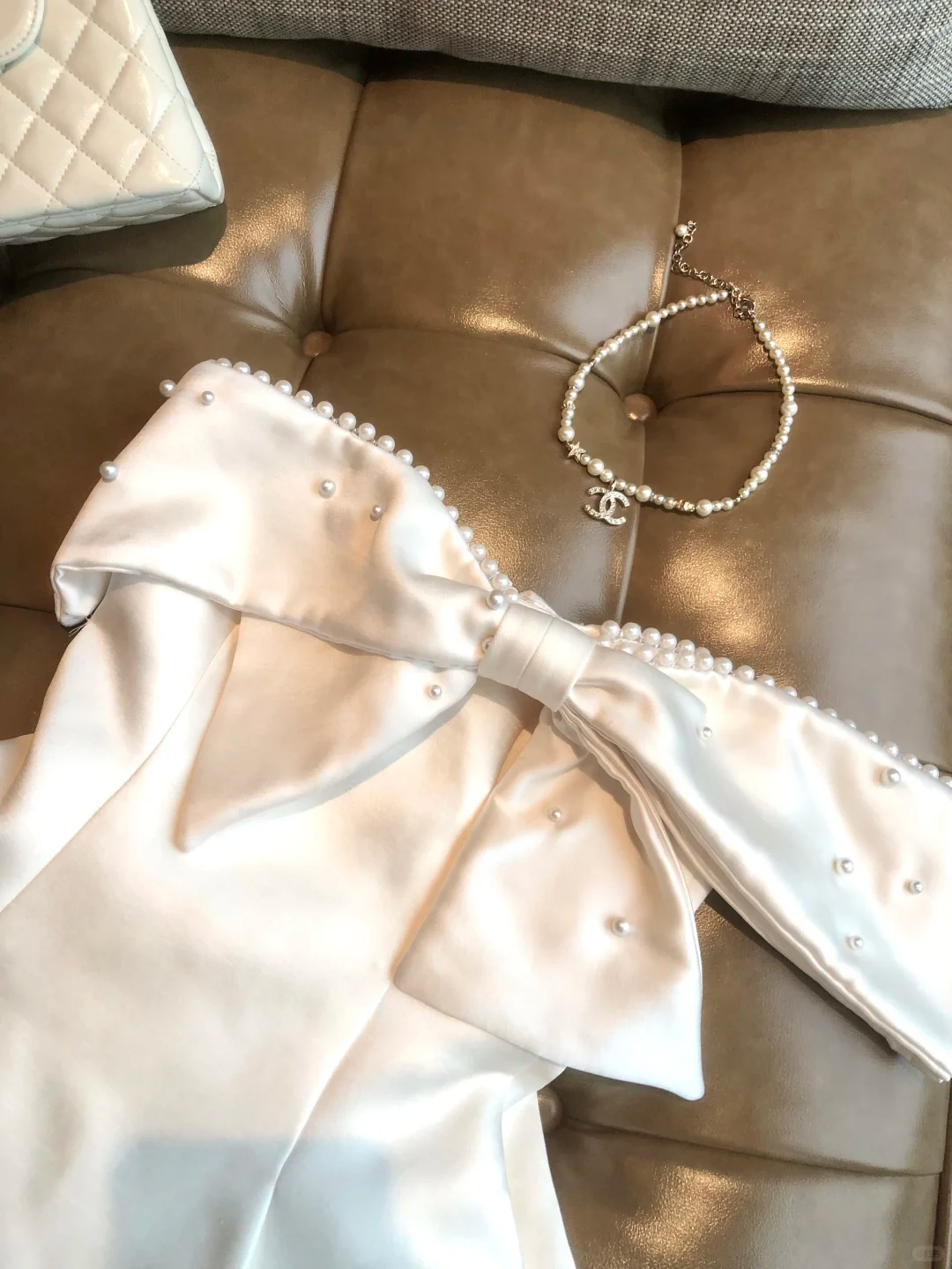 Elegant Bow Satin Beaded A-Line Short Birthday Party Dress White Homecoming Dress - View 4 | FashionDia