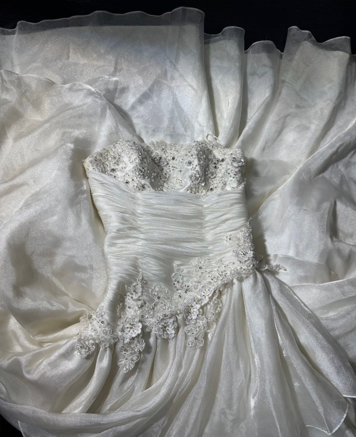 Strapless Ivory Tulle Wedding Dress Applique Elegant Gown For Bridal