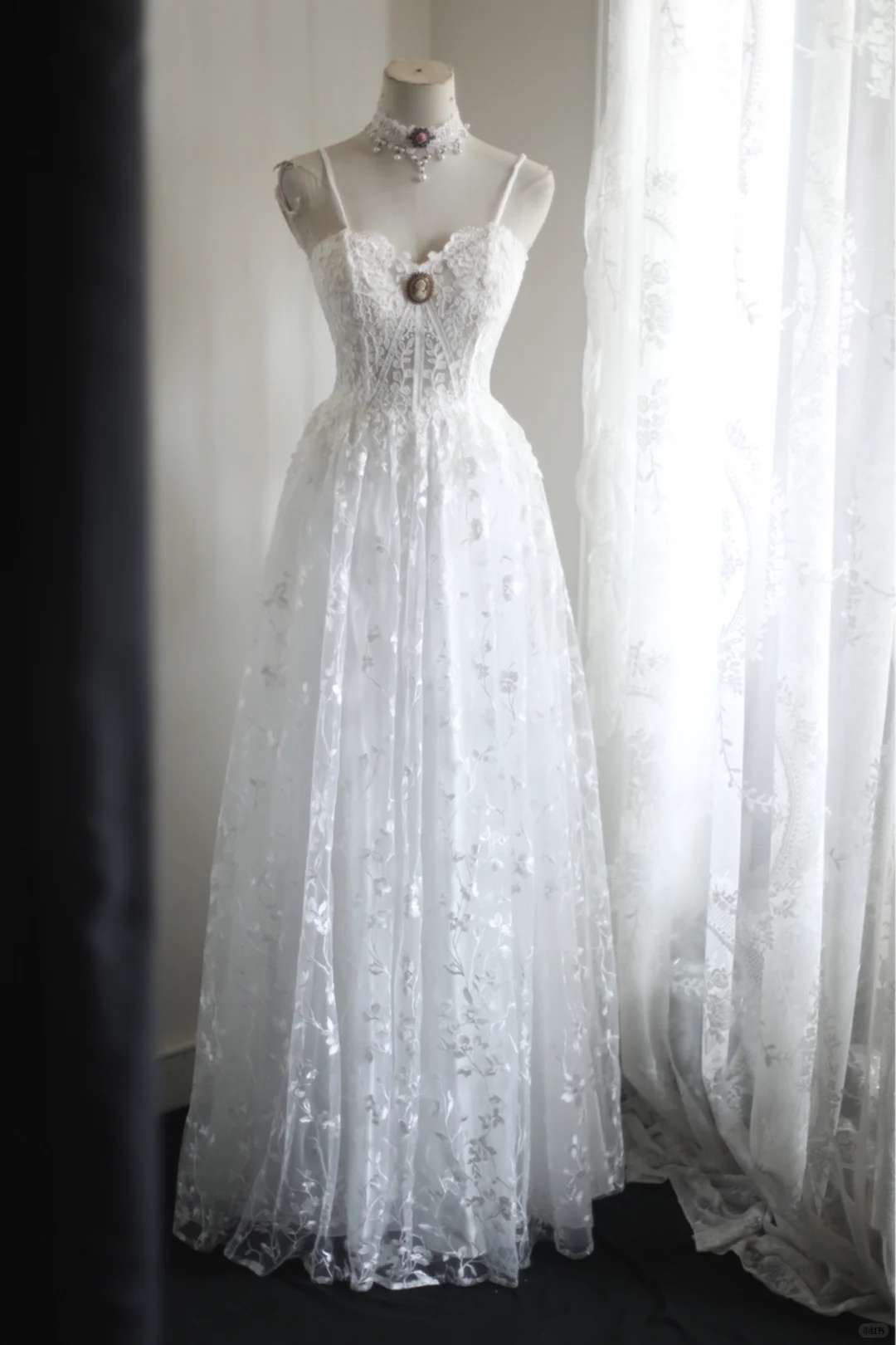 Vintage White Spaghetti Straps Lace A Line Wedding Dress Guest Dress