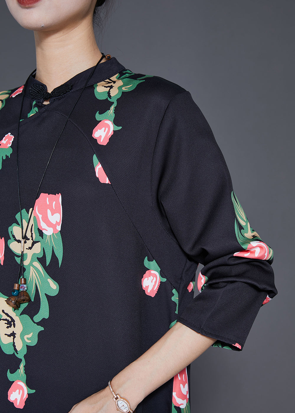 Well Tailored Dress with a Graceful Silhouette