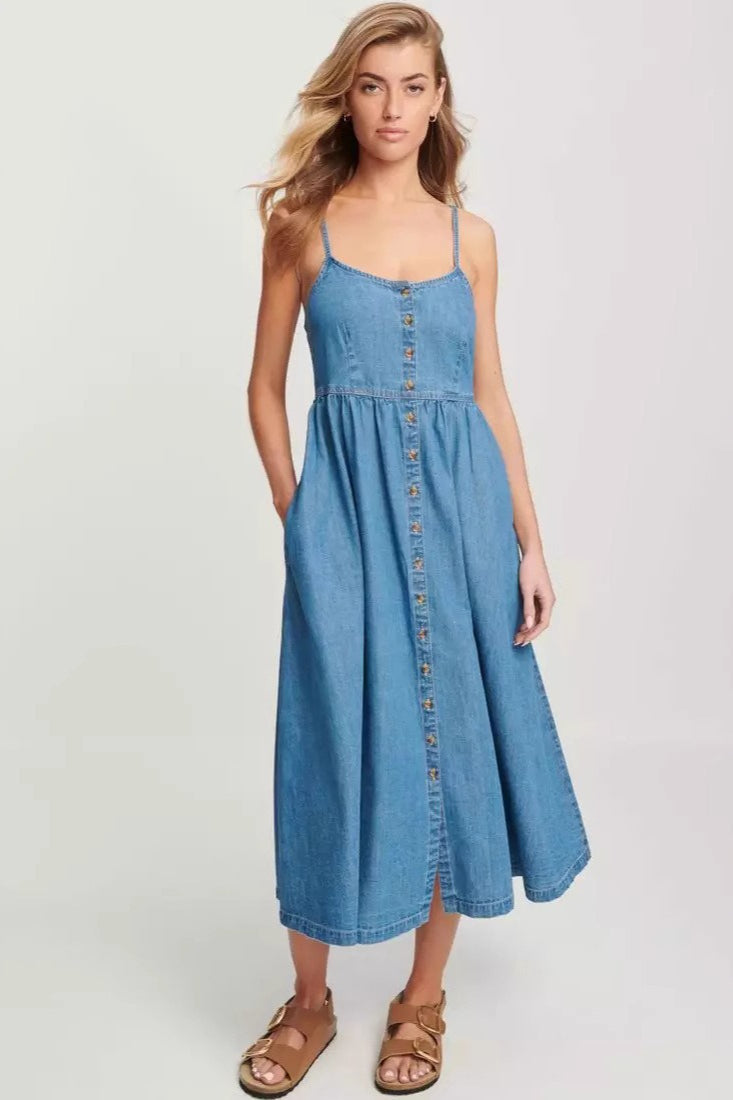 Chic Sleeveless Denim Dress - VelvetHem